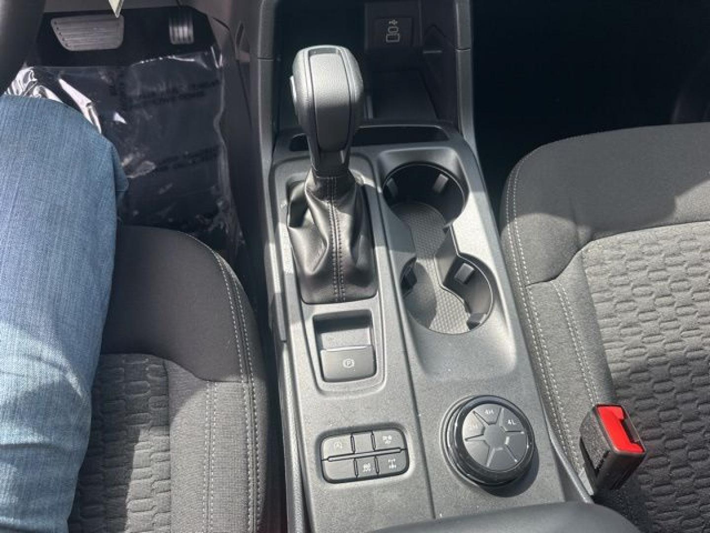 2026 Oxford White /Ebony Seats Ford Ranger XL (1FTER4PH0TL) with an EcoBoost 2.3L I4 GTDi DOHC Turbocharged VCT engine, Automatic transmission, located at 1105 E Mulberry, Kaufman, TX, 75142, (972) 962-2151, 32.589550, -96.300926 - $1,000 off MSRP!<br><br>4WD.<br>White / Oxford White 2026 Ford Ranger 4D Crew Cab XL 4WD 10-Speed Automatic EcoBoost 2.3L I4 GTDi DOHC Turbocharged VCT 20/24 City/Highway MPG Price includes: $1000 - Retail Customer Cash. Exp. 04/30/2026 - Photo#9