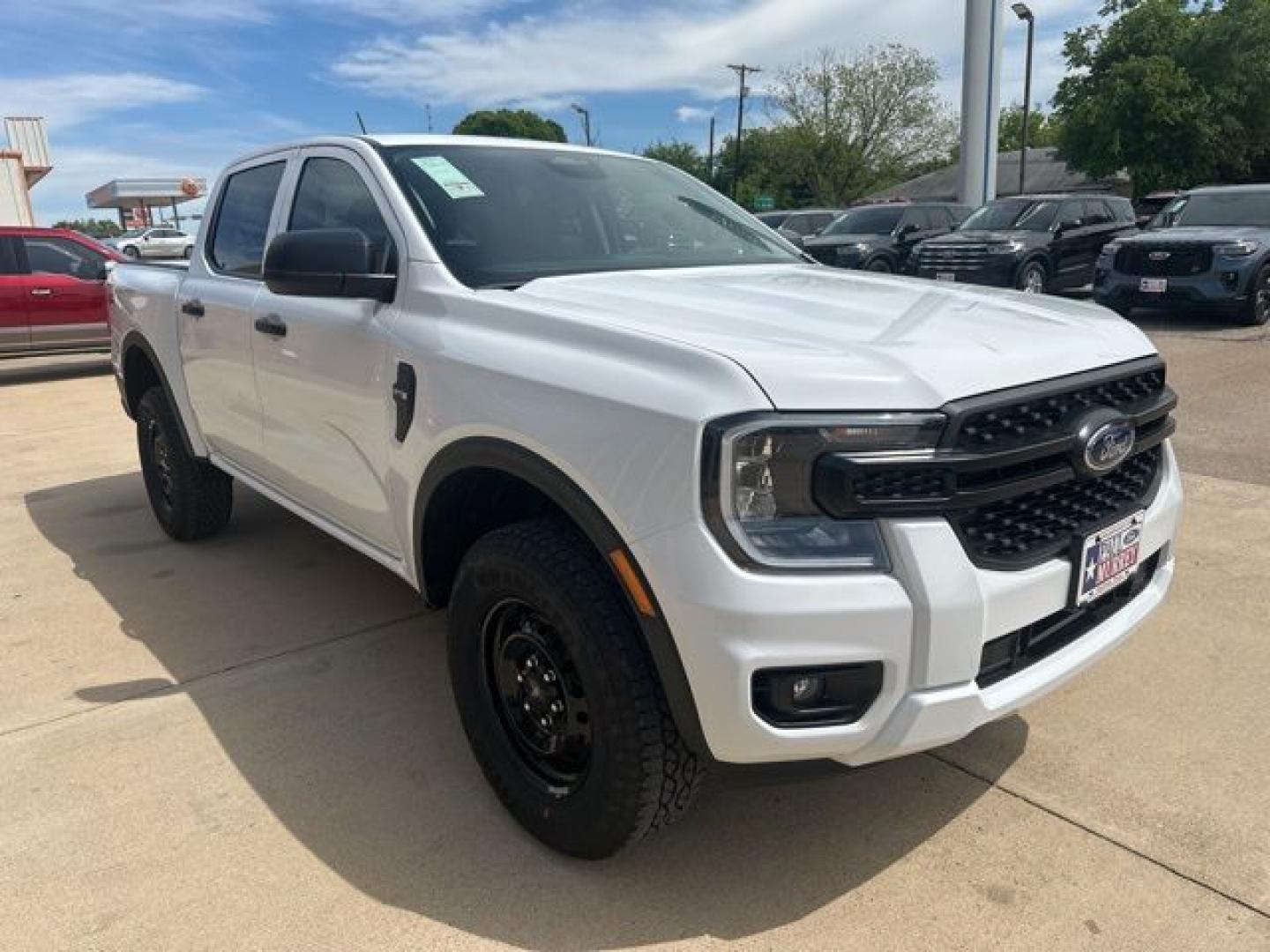 2026 Oxford White /Ebony Seats Ford Ranger XL (1FTER4PH0TL) with an EcoBoost 2.3L I4 GTDi DOHC Turbocharged VCT engine, Automatic transmission, located at 1105 E Mulberry, Kaufman, TX, 75142, (972) 962-2151, 32.589550, -96.300926 - $1,000 off MSRP!<br><br>4WD.<br>White / Oxford White 2026 Ford Ranger 4D Crew Cab XL 4WD 10-Speed Automatic EcoBoost 2.3L I4 GTDi DOHC Turbocharged VCT 20/24 City/Highway MPG Price includes: $1000 - Retail Customer Cash. Exp. 04/30/2026 - Photo#4