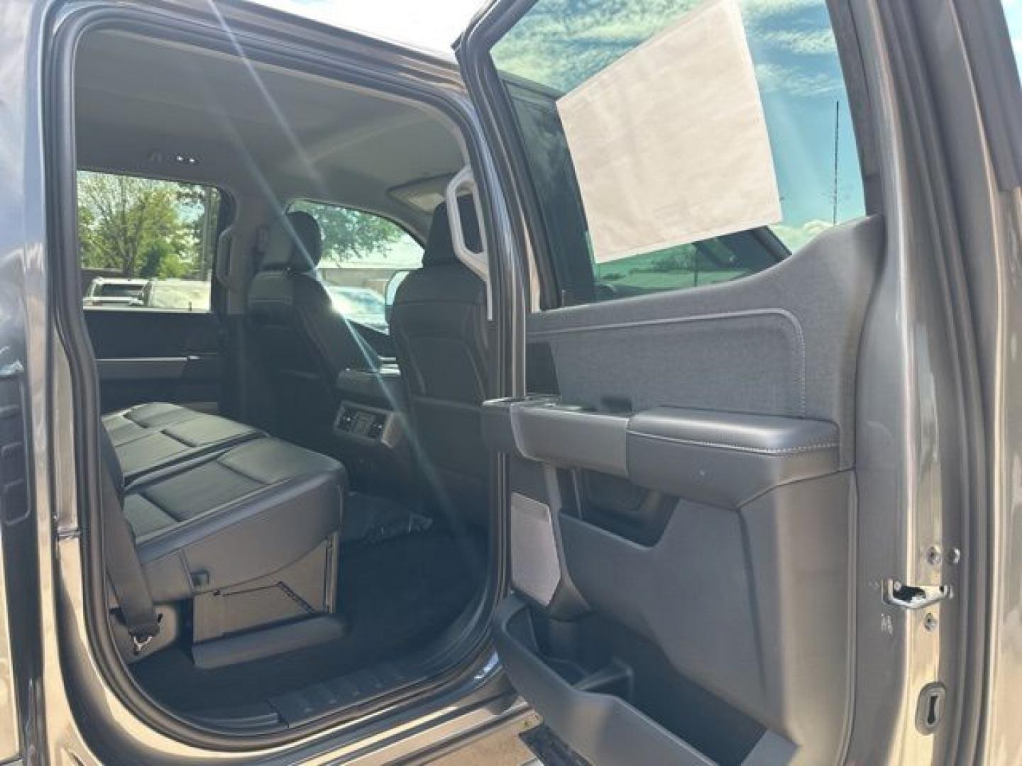 2026 Carbonized Gray Metallic /Black Onyx Ford F-250SD Lariat (1FT8W2BT3TE) with an Power Stroke 6.7L V8 DI 32V OHV Turbodiesel engine, Automatic transmission, located at 1105 E Mulberry, Kaufman, TX, 75142, (972) 962-2151, 32.589550, -96.300926 - 4WD.<br>Carbonized Gray Metallic 2026 Ford F-250SD 4D Crew Cab Lariat 4WD 10-Speed Automatic Power Stroke 6.7L V8 DI 32V OHV Turbodiesel - Photo#11