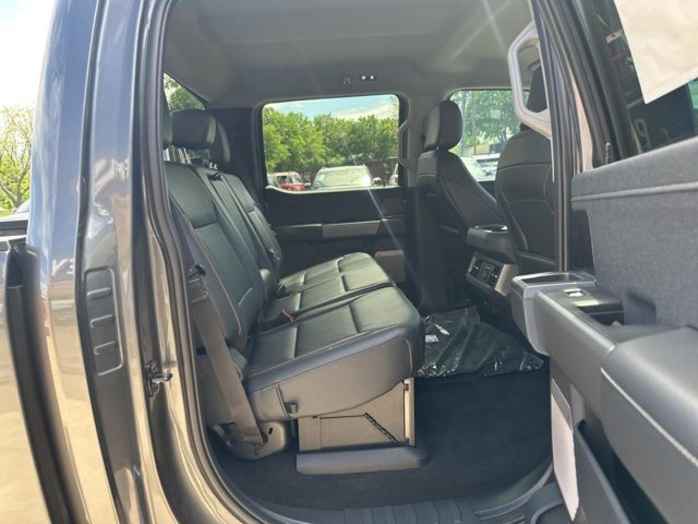2026 Carbonized Gray Metallic /Black Onyx Ford F-250SD Lariat (1FT8W2BT3TE) with an Power Stroke 6.7L V8 DI 32V OHV Turbodiesel engine, Automatic transmission, located at 1105 E Mulberry, Kaufman, TX, 75142, (972) 962-2151, 32.589550, -96.300926 - 4WD.<br>Carbonized Gray Metallic 2026 Ford F-250SD 4D Crew Cab Lariat 4WD 10-Speed Automatic Power Stroke 6.7L V8 DI 32V OHV Turbodiesel - Photo#12