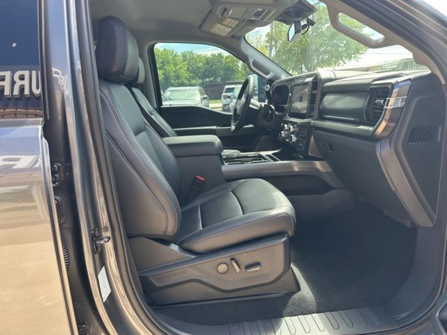 2026 Carbonized Gray Metallic /Black Onyx Ford F-250SD Lariat (1FT8W2BT3TE) with an Power Stroke 6.7L V8 DI 32V OHV Turbodiesel engine, Automatic transmission, located at 1105 E Mulberry, Kaufman, TX, 75142, (972) 962-2151, 32.589550, -96.300926 - 4WD.<br>Carbonized Gray Metallic 2026 Ford F-250SD 4D Crew Cab Lariat 4WD 10-Speed Automatic Power Stroke 6.7L V8 DI 32V OHV Turbodiesel - Photo#14