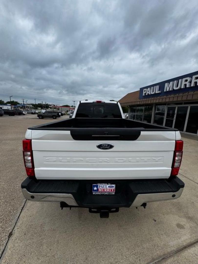 2022 White Metallic /Black Onyx Ford F-350SD Lariat (1FT8W3BT0NE) with an Power Stroke 6.7L V8 DI 32V OHV Turbodiesel engine, Automatic transmission, located at 1105 E Mulberry, Kaufman, TX, 75142, (972) 962-2151, 32.589550, -96.300926 - White Metallic 2022 Ford F-350SD 4D Crew Cab Lariat 4WD 10-Speed Automatic Power Stroke 6.7L V8 DI 32V OHV Turbodiesel 4WD.<br><br><br>Please call Paul Murrey Ford Inc. In Kaufman Texas A Family Dealership Since 1952 Serving the Dallas Fort Worth and East Texas areas for over 70 years. Please call 9 - Photo#5