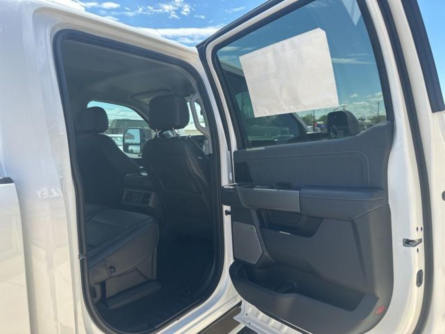 2026 Oxford White /Black Onyx Ford F-250SD Lariat (1FT8W2BT1TE) with an Power Stroke 6.7L V8 DI 32V OHV Turbodiesel engine, Automatic transmission, located at 1105 E Mulberry, Kaufman, TX, 75142, (972) 962-2151, 32.589550, -96.300926 - 4WD.<br>Oxford White 2026 Ford F-250SD 4D Crew Cab Lariat 4WD 10-Speed Automatic Power Stroke 6.7L V8 DI 32V OHV Turbodiesel - Photo#12