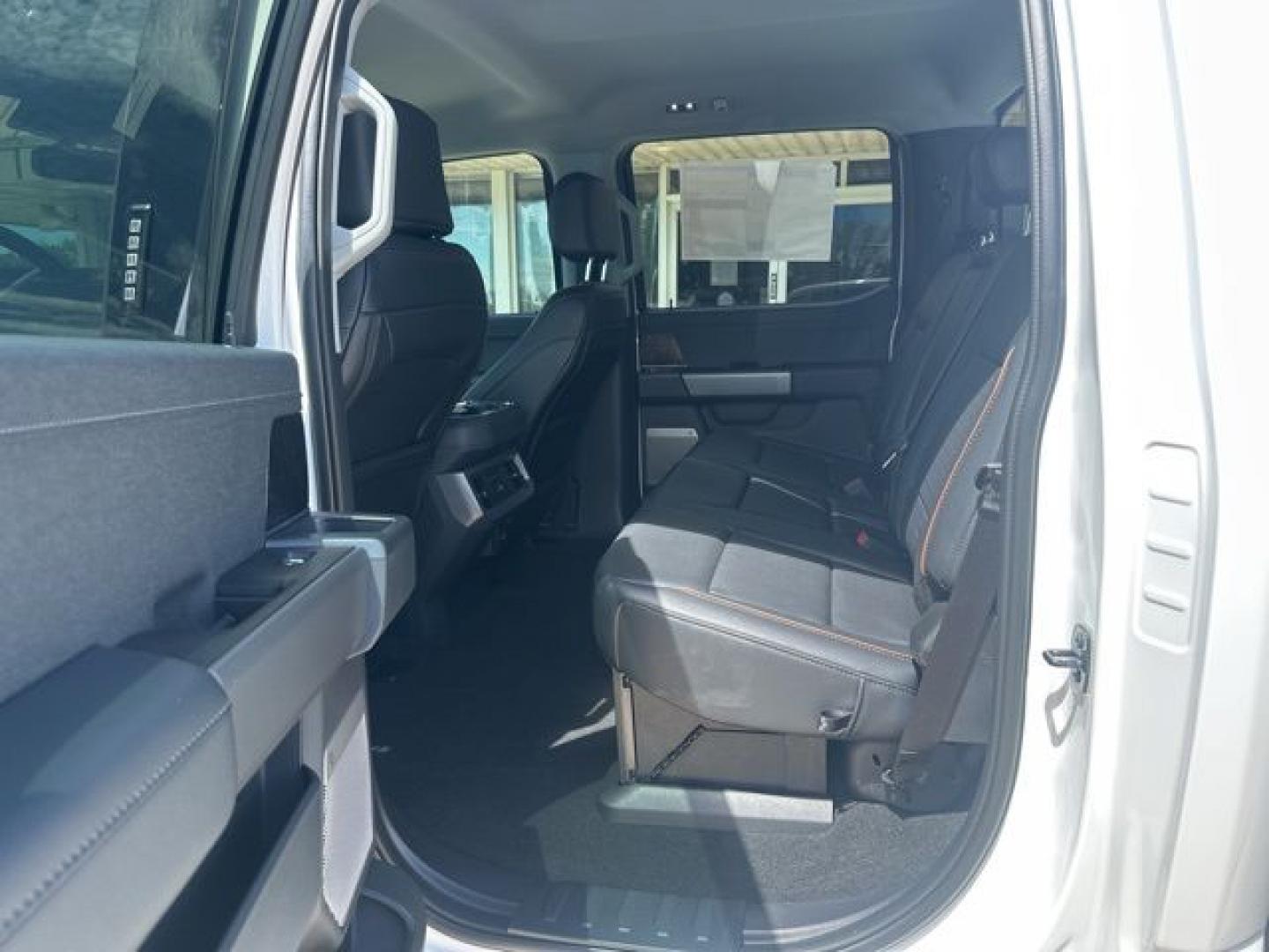 2026 Oxford White /Black Onyx Ford F-250SD Lariat (1FT8W2BT1TE) with an Power Stroke 6.7L V8 DI 32V OHV Turbodiesel engine, Automatic transmission, located at 1105 E Mulberry, Kaufman, TX, 75142, (972) 962-2151, 32.589550, -96.300926 - 4WD.<br>Oxford White 2026 Ford F-250SD 4D Crew Cab Lariat 4WD 10-Speed Automatic Power Stroke 6.7L V8 DI 32V OHV Turbodiesel - Photo#11