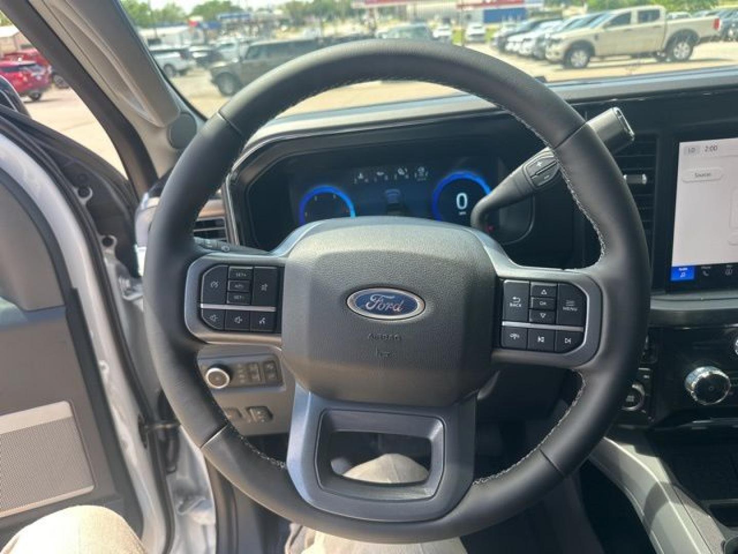 2026 Oxford White /Black Onyx Ford F-250SD Lariat (1FT8W2BT1TE) with an Power Stroke 6.7L V8 DI 32V OHV Turbodiesel engine, Automatic transmission, located at 1105 E Mulberry, Kaufman, TX, 75142, (972) 962-2151, 32.589550, -96.300926 - 4WD.<br>Oxford White 2026 Ford F-250SD 4D Crew Cab Lariat 4WD 10-Speed Automatic Power Stroke 6.7L V8 DI 32V OHV Turbodiesel - Photo#5