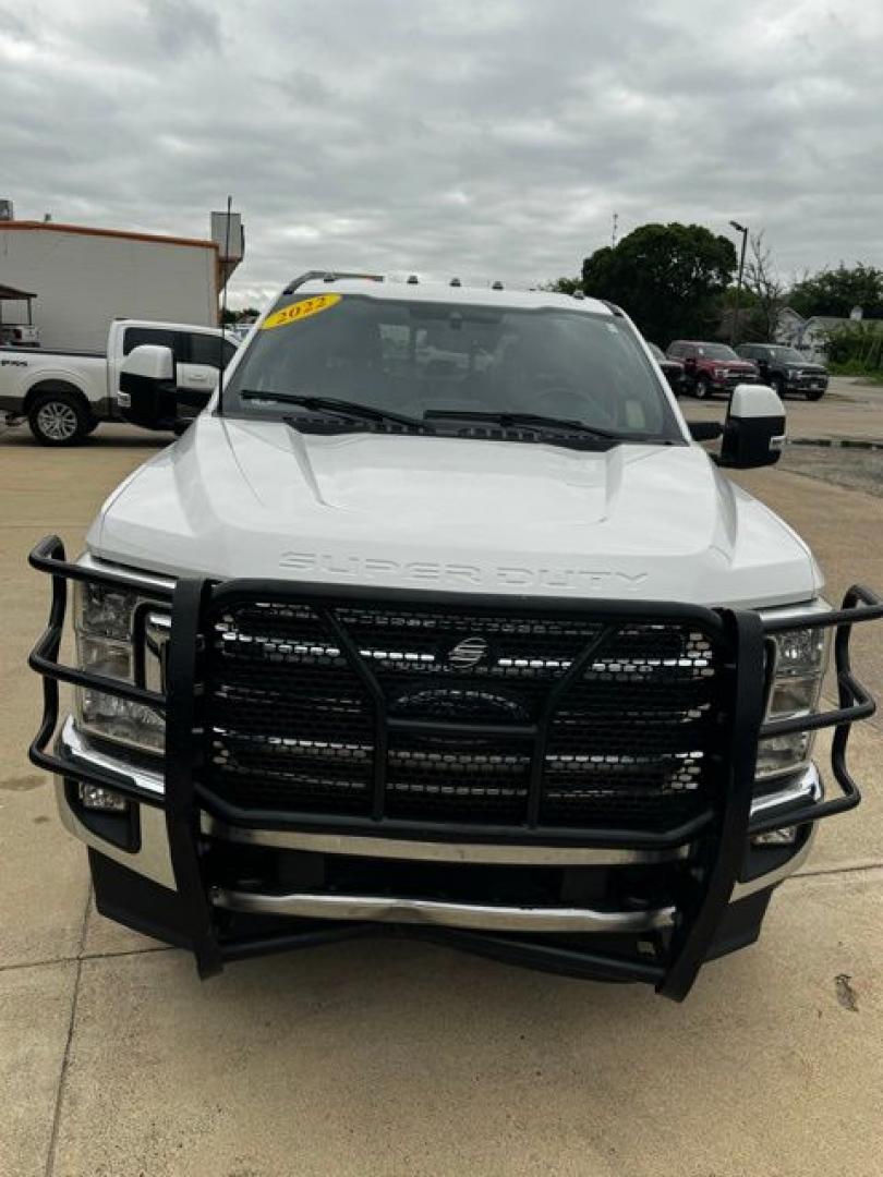 2022 White Metallic /Black Onyx Ford F-350SD Lariat (1FT8W3BT0NE) with an Power Stroke 6.7L V8 DI 32V OHV Turbodiesel engine, Automatic transmission, located at 1105 E Mulberry, Kaufman, TX, 75142, (972) 962-2151, 32.589550, -96.300926 - White Metallic 2022 Ford F-350SD 4D Crew Cab Lariat 4WD 10-Speed Automatic Power Stroke 6.7L V8 DI 32V OHV Turbodiesel 4WD.<br><br><br>Please call Paul Murrey Ford Inc. In Kaufman Texas A Family Dealership Since 1952 Serving the Dallas Fort Worth and East Texas areas for over 70 years. Please call 9 - Photo#3