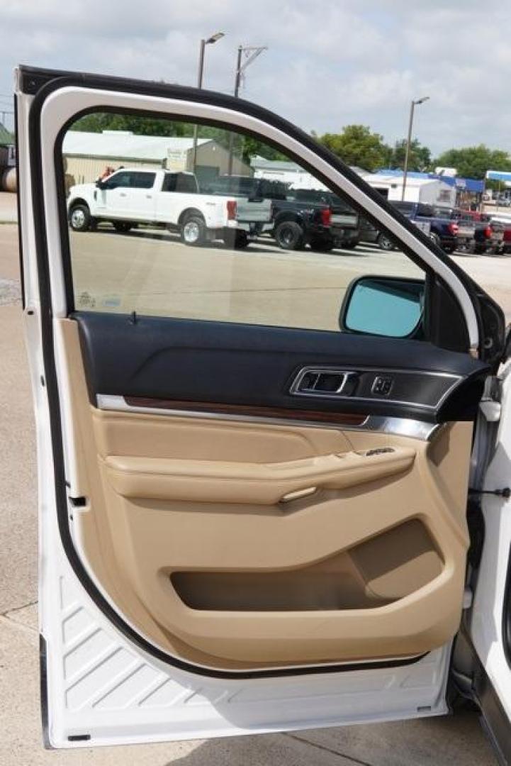 2016 White Platinum Clearcoat Metallic /Medium Light Camel Ford Explorer Limited (1FM5K7F82GG) with an 3.5L V6 Ti-VCT engine, Automatic transmission, located at 1105 E Mulberry, Kaufman, TX, 75142, (972) 962-2151, 32.589550, -96.300926 - Photo#8