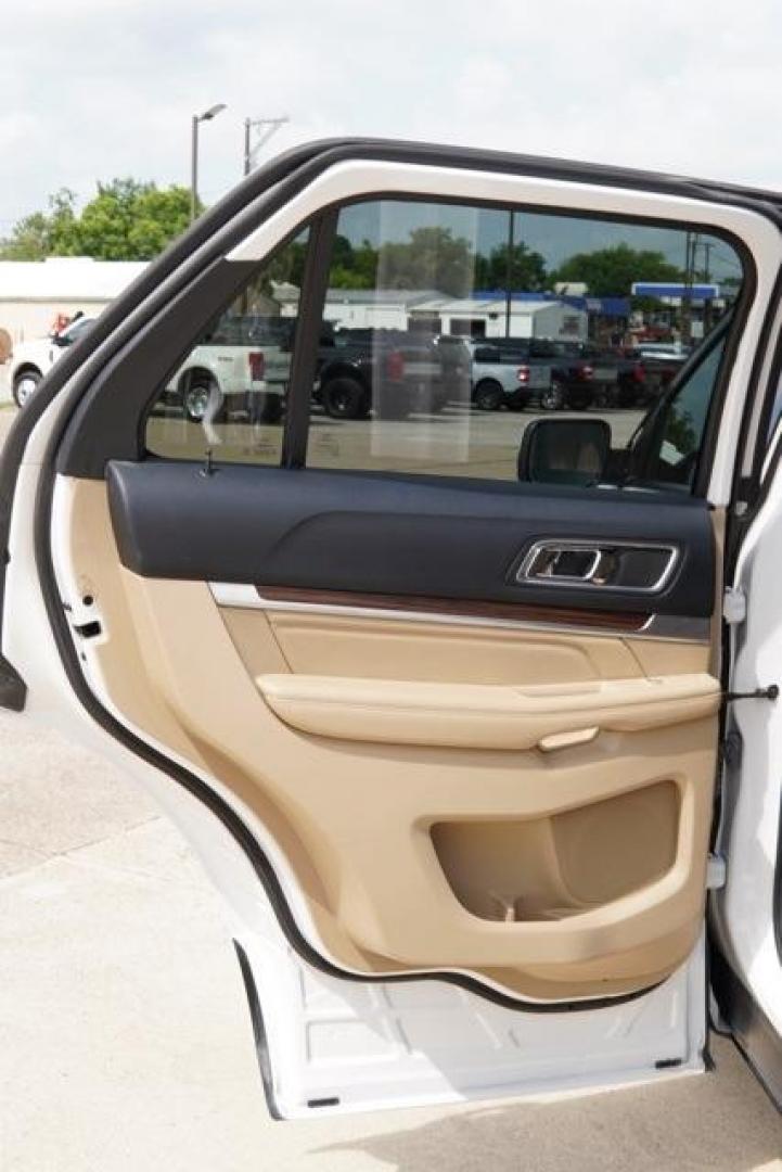 2016 White Platinum Clearcoat Metallic /Medium Light Camel Ford Explorer Limited (1FM5K7F82GG) with an 3.5L V6 Ti-VCT engine, Automatic transmission, located at 1105 E Mulberry, Kaufman, TX, 75142, (972) 962-2151, 32.589550, -96.300926 - Photo#21