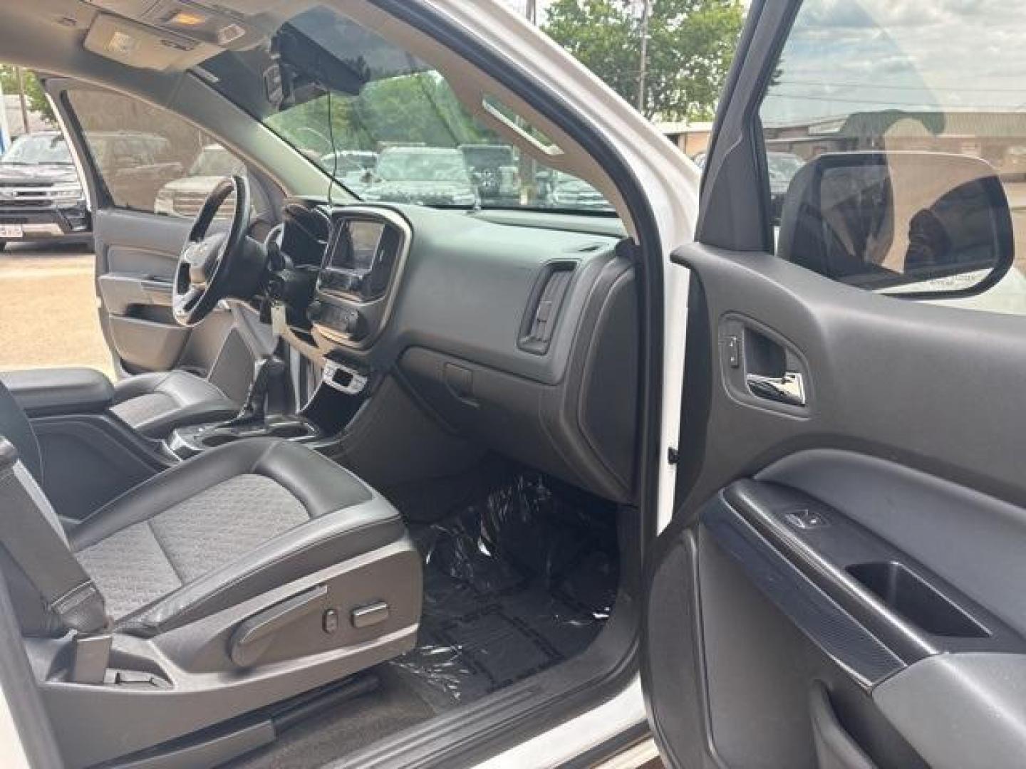 2015 Summit White /Black Chevrolet Colorado Z71 (1GCGTCE32F1) with an 3.6L V6 DGI DOHC VVT engine, Automatic transmission, located at 1105 E Mulberry, Kaufman, TX, 75142, (972) 962-2151, 32.589550, -96.300926 - Summit White 2015 Chevrolet Colorado 4D Crew Cab Z71 4WD 6-Speed Automatic 3.6L V6 DGI DOHC VVT 4WD.<br><br><br>Recent Arrival!<br><br>Awards:<br> * 2015 KBB.com Best Resale Value Awards * 2015 KBB.com Best Buy Awards Finalist<br>Please call Paul Murrey Ford Inc. In Kaufman Texas A Family Dealers - Photo#18