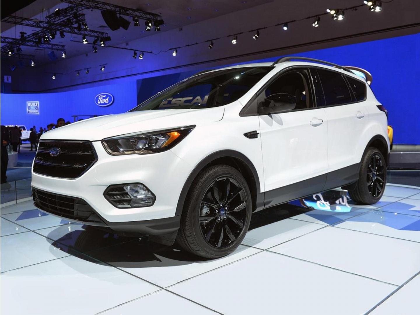 2019 Ingot Silver /Charcoal Black Ford Escape SEL (1FMCU0HD2KU) with an 1.5L EcoBoost engine, Automatic transmission, located at 1105 E Mulberry, Kaufman, TX, 75142, (972) 962-2151, 32.589550, -96.300926 - Ingot Silver 2019 Ford Escape 4D Sport Utility SEL FWD 6-Speed Automatic 1.5L EcoBoost<br><br><br>Recent Arrival! 23/30 City/Highway MPG<br><br><br>Please call Paul Murrey Ford Inc. In Kaufman Texas A Family Dealership Since 1952 Serving the Dallas Fort Worth and East Texas areas for over 70 years. - Photo#0