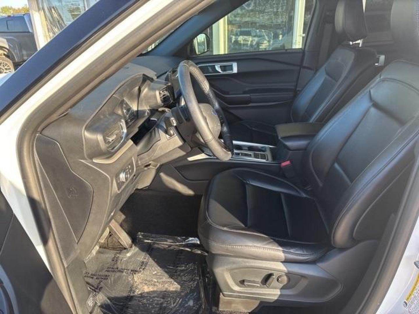 2020 White /Ebony With Light Slate Uppers Ford Explorer XLT (1FMSK7DH8LG) with an 2.3L EcoBoost I-4 engine, Automatic transmission, located at 1105 E Mulberry, Kaufman, TX, 75142, (972) 962-2151, 32.589550, -96.300926 - White 2020 Ford Explorer 4D Sport Utility XLT RWD 10-Speed Automatic 2.3L EcoBoost I-4<br><br><br>21/28 City/Highway MPG<br><br>Awards:<br> * 2020 KBB.com 10 Best SUVs Worth Waiting For * 2020 KBB.com 10 Favorite New-for-2020 Cars<br>Please call Paul Murrey Ford Inc. In Kaufman Texas A Family Dea - Photo#9