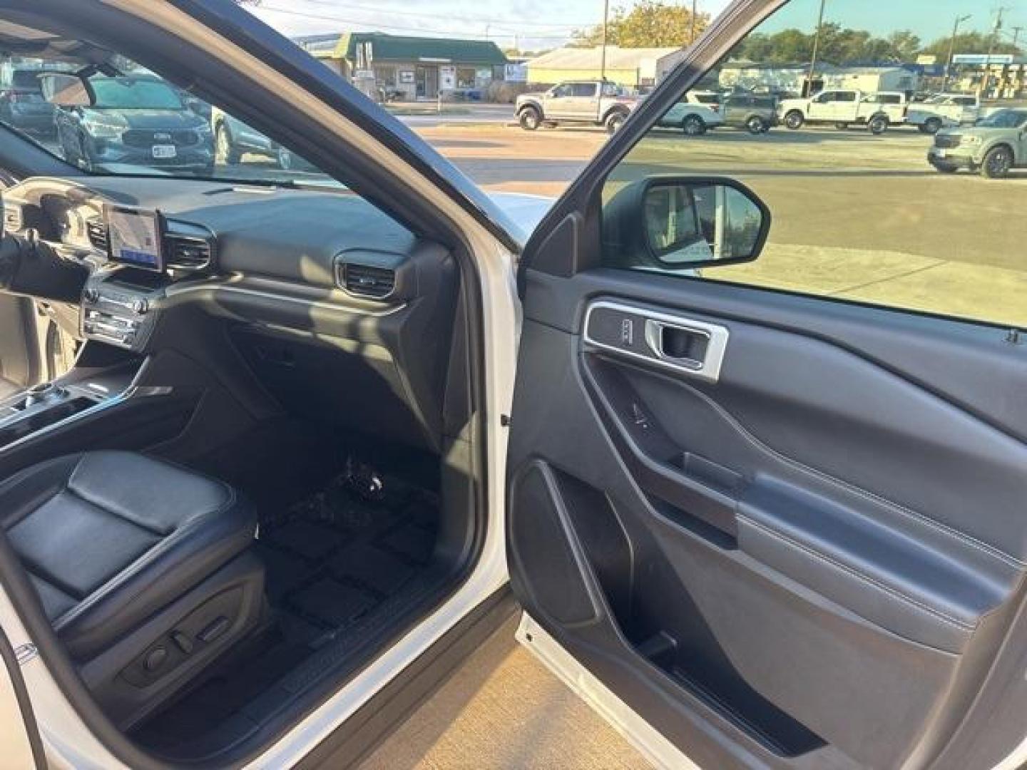 2020 White /Ebony With Light Slate Uppers Ford Explorer XLT (1FMSK7DH8LG) with an 2.3L EcoBoost I-4 engine, Automatic transmission, located at 1105 E Mulberry, Kaufman, TX, 75142, (972) 962-2151, 32.589550, -96.300926 - White 2020 Ford Explorer 4D Sport Utility XLT RWD 10-Speed Automatic 2.3L EcoBoost I-4<br><br><br>21/28 City/Highway MPG<br><br>Awards:<br> * 2020 KBB.com 10 Best SUVs Worth Waiting For * 2020 KBB.com 10 Favorite New-for-2020 Cars<br>Please call Paul Murrey Ford Inc. In Kaufman Texas A Family Dea - Photo#16
