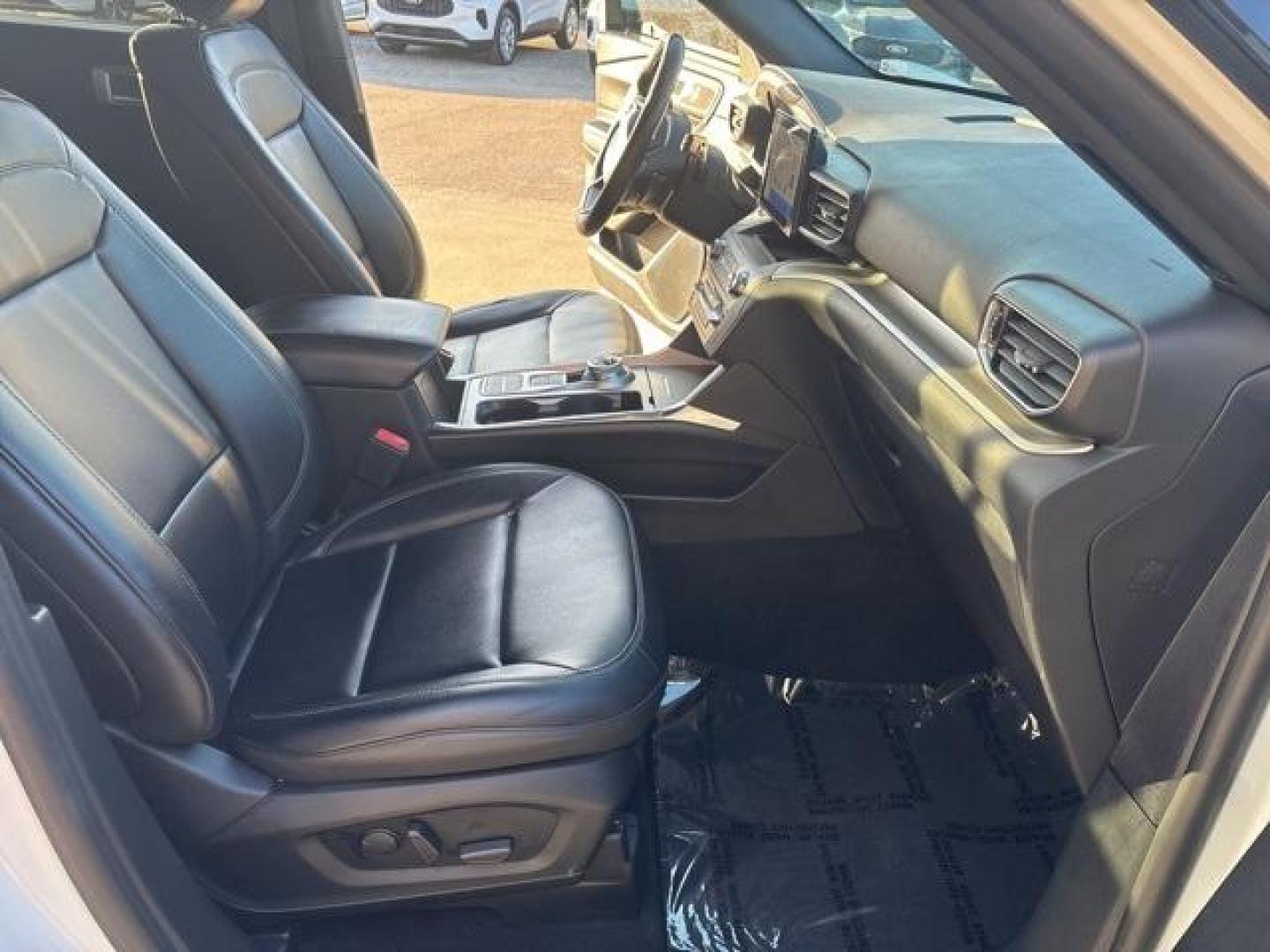 2020 White /Ebony With Light Slate Uppers Ford Explorer XLT (1FMSK7DH8LG) with an 2.3L EcoBoost I-4 engine, Automatic transmission, located at 1105 E Mulberry, Kaufman, TX, 75142, (972) 962-2151, 32.589550, -96.300926 - White 2020 Ford Explorer 4D Sport Utility XLT RWD 10-Speed Automatic 2.3L EcoBoost I-4<br><br><br>21/28 City/Highway MPG<br><br>Awards:<br> * 2020 KBB.com 10 Best SUVs Worth Waiting For * 2020 KBB.com 10 Favorite New-for-2020 Cars<br>Please call Paul Murrey Ford Inc. In Kaufman Texas A Family Dea - Photo#17