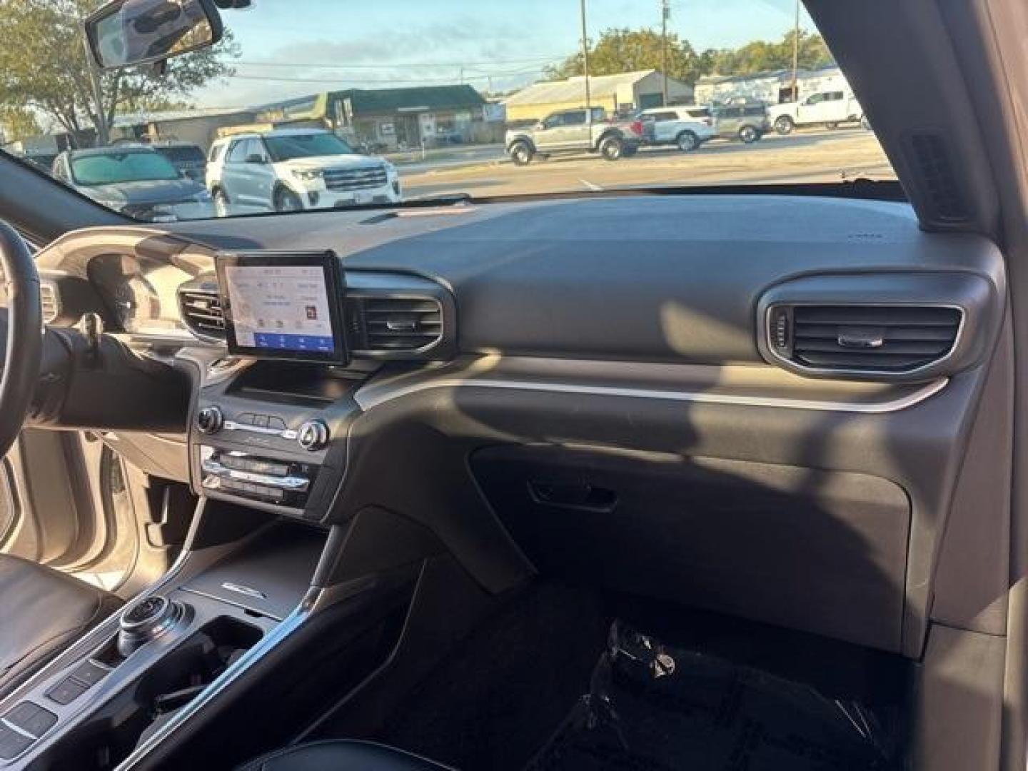 2020 White /Ebony With Light Slate Uppers Ford Explorer XLT (1FMSK7DH8LG) with an 2.3L EcoBoost I-4 engine, Automatic transmission, located at 1105 E Mulberry, Kaufman, TX, 75142, (972) 962-2151, 32.589550, -96.300926 - White 2020 Ford Explorer 4D Sport Utility XLT RWD 10-Speed Automatic 2.3L EcoBoost I-4<br><br><br>21/28 City/Highway MPG<br><br>Awards:<br> * 2020 KBB.com 10 Best SUVs Worth Waiting For * 2020 KBB.com 10 Favorite New-for-2020 Cars<br>Please call Paul Murrey Ford Inc. In Kaufman Texas A Family Dea - Photo#18