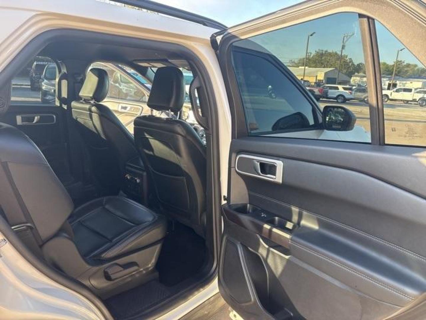 2020 White /Ebony With Light Slate Uppers Ford Explorer XLT (1FMSK7DH8LG) with an 2.3L EcoBoost I-4 engine, Automatic transmission, located at 1105 E Mulberry, Kaufman, TX, 75142, (972) 962-2151, 32.589550, -96.300926 - White 2020 Ford Explorer 4D Sport Utility XLT RWD 10-Speed Automatic 2.3L EcoBoost I-4<br><br><br>21/28 City/Highway MPG<br><br>Awards:<br> * 2020 KBB.com 10 Best SUVs Worth Waiting For * 2020 KBB.com 10 Favorite New-for-2020 Cars<br>Please call Paul Murrey Ford Inc. In Kaufman Texas A Family Dea - Photo#19