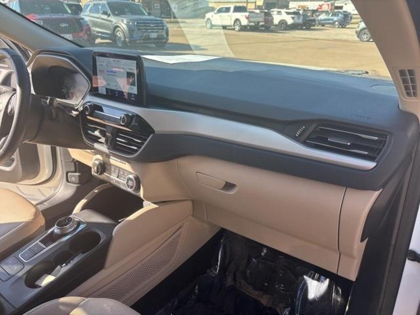2020 White /Sandstone Ford Escape SEL (1FMCU0H61LU) with an 1.5L EcoBoost engine, Automatic transmission, located at 1105 E Mulberry, Kaufman, TX, 75142, (972) 962-2151, 32.589550, -96.300926 - White 2020 Ford Escape 4D Sport Utility SEL FWD 8-Speed Automatic 1.5L EcoBoost<br><br><br>Odometer is 13324 miles below market average! 27/33 City/Highway MPG<br><br>Awards:<br> * JD Power Automotive Performance, Execution and Layout (APEAL) Study<br>Please call Paul Murrey Ford Inc. In Kaufman Te - Photo#16