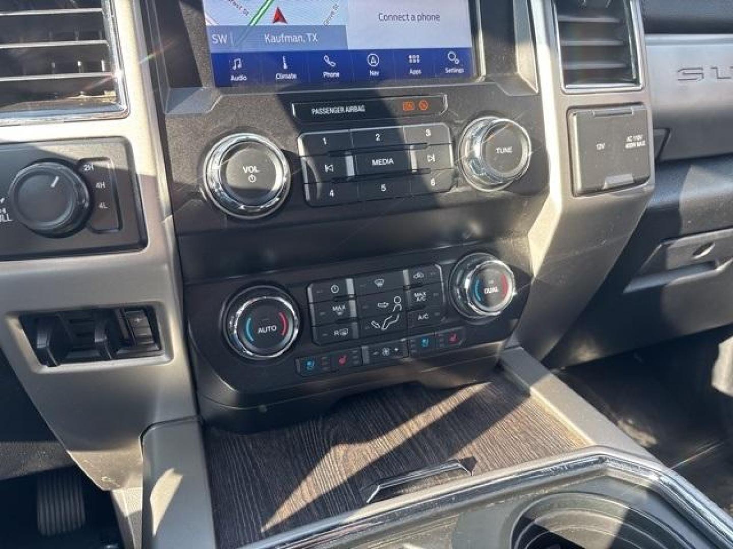 2020 Oxford White /Black Ford F-350SD Lariat (1FT8W3BT6LE) with an Power Stroke 6.7L V8 DI 32V OHV Turbodiesel engine, Automatic transmission, located at 1105 E Mulberry, Kaufman, TX, 75142, (972) 962-2151, 32.589550, -96.300926 - Oxford White 2020 Ford F-350SD 4D Crew Cab Lariat 4WD 10-Speed Automatic Power Stroke 6.7L V8 DI 32V OHV Turbodiesel 4WD.<br><br><br>Please call Paul Murrey Ford Inc. In Kaufman Texas A Family Dealership Since 1952 Serving the Dallas Fort Worth and East Texas areas for over 70 years. Please call 972 - Photo#27