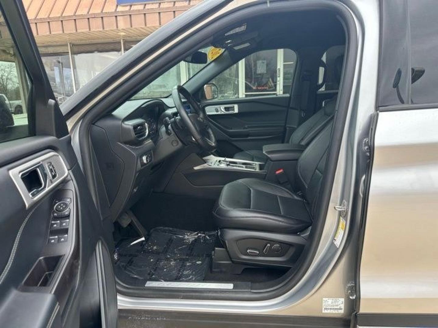 2020 Silver /Ebony With Light Slate Uppers Ford Explorer Limited (1FMSK7FH2LG) with an 2.3L EcoBoost I-4 engine, Automatic transmission, located at 1105 E Mulberry, Kaufman, TX, 75142, (972) 962-2151, 32.589550, -96.300926- Photo#8