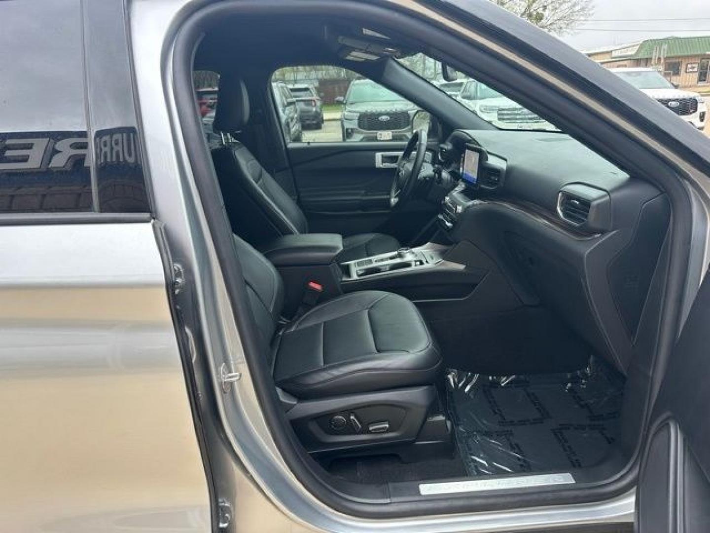 2020 Silver /Ebony With Light Slate Uppers Ford Explorer Limited (1FMSK7FH2LG) with an 2.3L EcoBoost I-4 engine, Automatic transmission, located at 1105 E Mulberry, Kaufman, TX, 75142, (972) 962-2151, 32.589550, -96.300926- Photo#19
