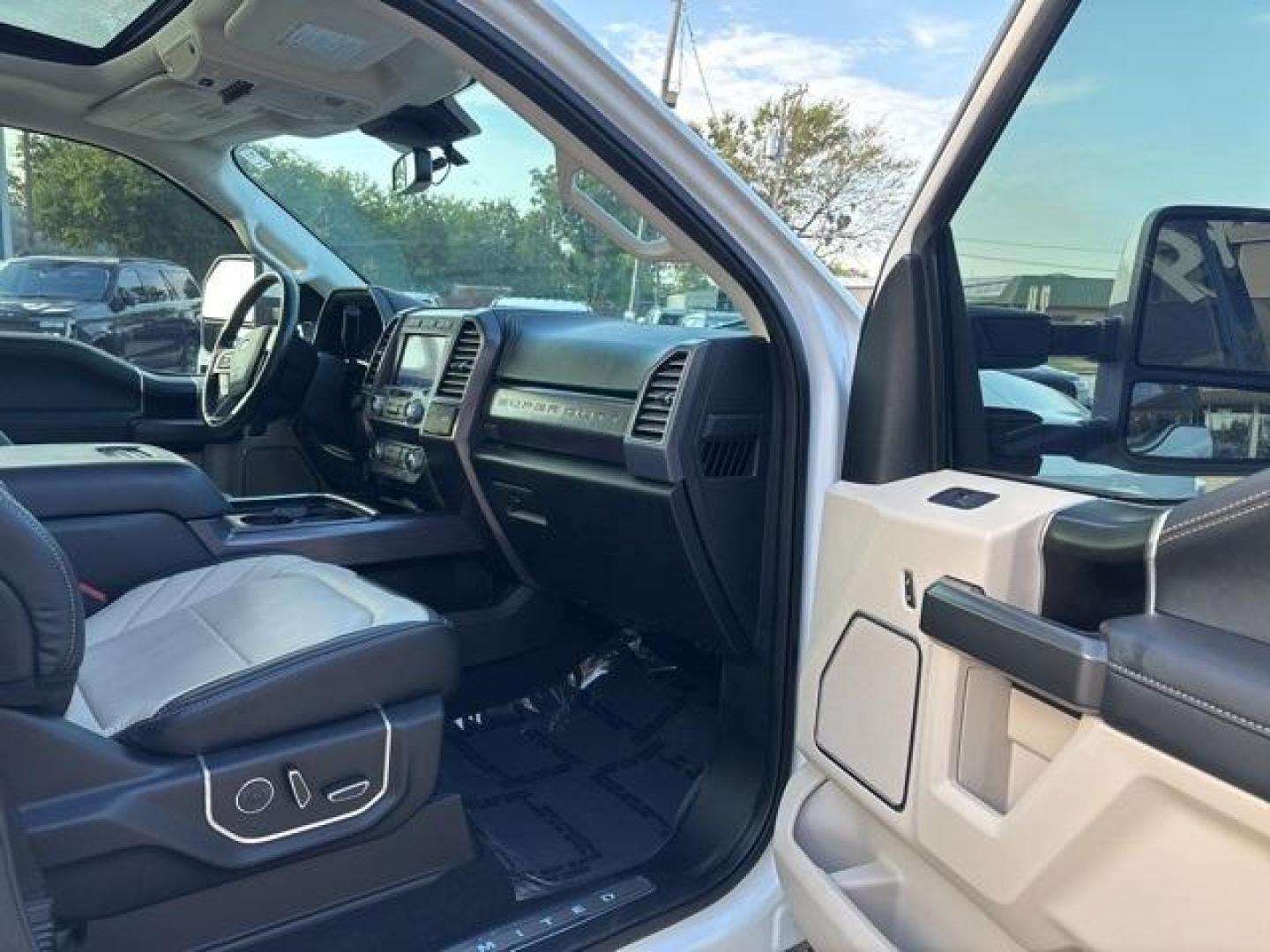 2021 White /Highland Tan Ford F-250SD Limited (1FT7W2BT1ME) with an Power Stroke 6.7L V8 DI 32V OHV Turbodiesel engine, Automatic transmission, located at 1105 E Mulberry, Kaufman, TX, 75142, (972) 962-2151, 32.589550, -96.300926 - White 2021 Ford F-250SD 4D Crew Cab Limited 4WD 10-Speed Automatic Power Stroke 6.7L V8 DI 32V OHV Turbodiesel 4WD.<br><br><br>Please call Paul Murrey Ford Inc. In Kaufman Texas A Family Dealership Since 1952 Serving the Dallas Fort Worth and East Texas areas for over 70 years. Please call 972-962-2 - Photo#21