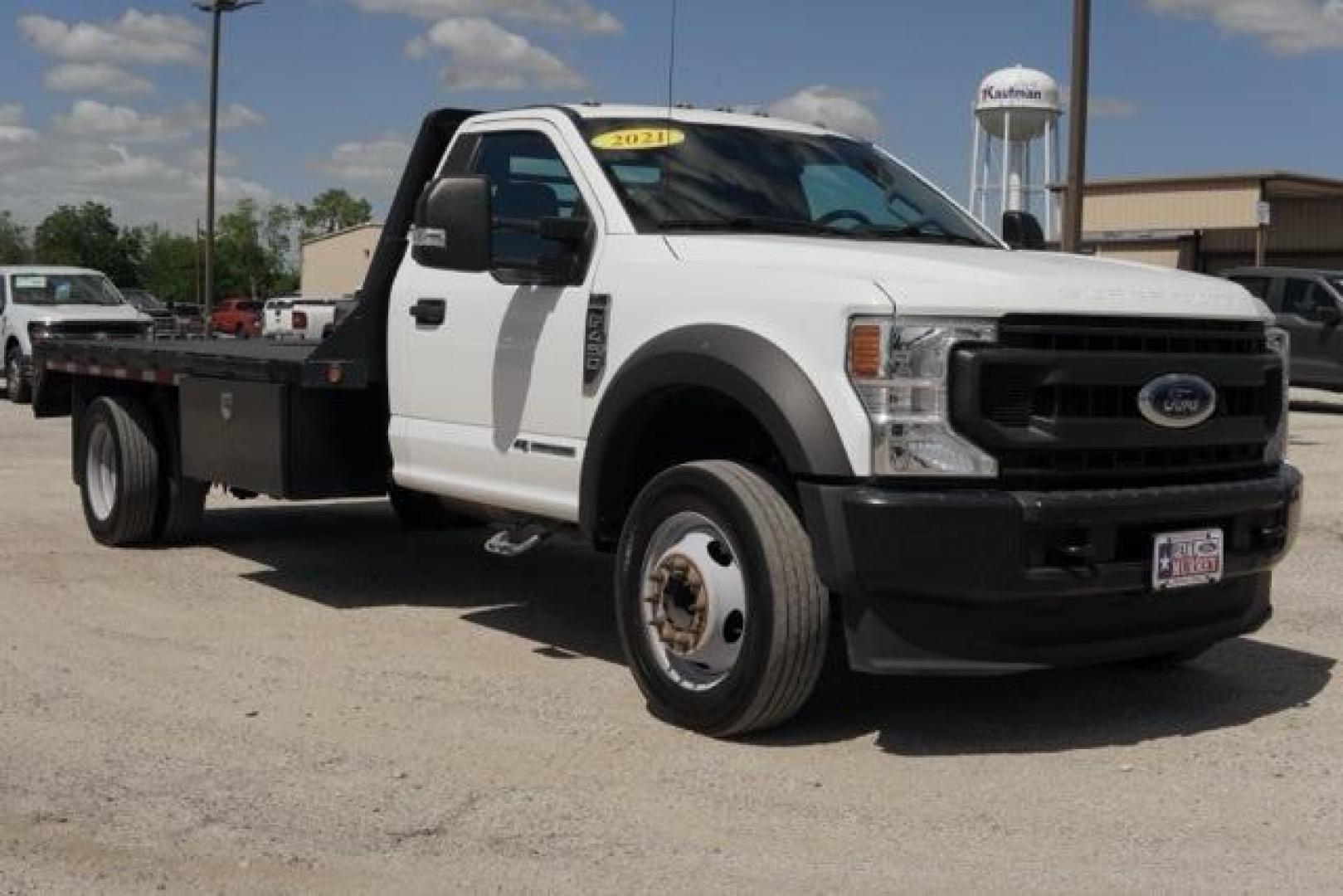 2021 Oxford White /Medium Earth Gray Ford F-450SD XL (1FDUF4GT7MD) with an Power Stroke 6.7L V8 DI 32V OHV Turbodiesel engine, Automatic transmission, located at 1105 E Mulberry, Kaufman, TX, 75142, (972) 962-2151, 32.589550, -96.300926 - Oxford White 2021 Ford F-450SD 2D Standard Cab XL DRW RWD 10-Speed Automatic Power Stroke 6.7L V8 DI 32V OHV Turbodiesel<br><br><br>Recent Arrival!<br><br><br>Please call Paul Murrey Ford Inc. In Kaufman Texas A Family Dealership Since 1952 Serving the Dallas Fort Worth and East Texas areas for over - Photo#2
