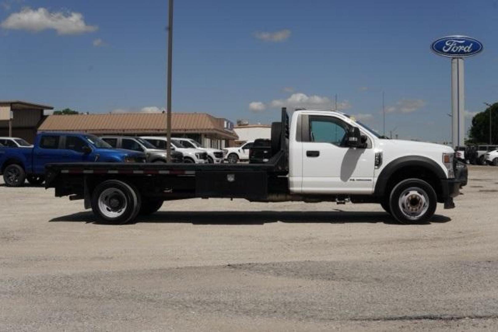 2021 Oxford White /Medium Earth Gray Ford F-450SD XL (1FDUF4GT7MD) with an Power Stroke 6.7L V8 DI 32V OHV Turbodiesel engine, Automatic transmission, located at 1105 E Mulberry, Kaufman, TX, 75142, (972) 962-2151, 32.589550, -96.300926 - Oxford White 2021 Ford F-450SD 2D Standard Cab XL DRW RWD 10-Speed Automatic Power Stroke 6.7L V8 DI 32V OHV Turbodiesel<br><br><br>Recent Arrival!<br><br><br>Please call Paul Murrey Ford Inc. In Kaufman Texas A Family Dealership Since 1952 Serving the Dallas Fort Worth and East Texas areas for over - Photo#3