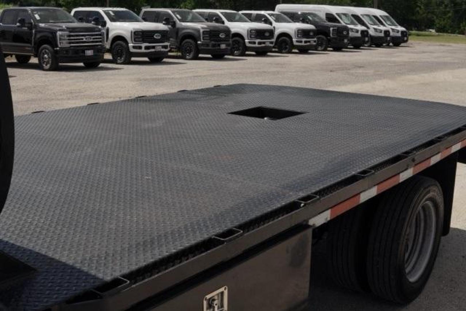 2021 Oxford White /Medium Earth Gray Ford F-450SD XL (1FDUF4GT7MD) with an Power Stroke 6.7L V8 DI 32V OHV Turbodiesel engine, Automatic transmission, located at 1105 E Mulberry, Kaufman, TX, 75142, (972) 962-2151, 32.589550, -96.300926 - Oxford White 2021 Ford F-450SD 2D Standard Cab XL DRW RWD 10-Speed Automatic Power Stroke 6.7L V8 DI 32V OHV Turbodiesel<br><br><br>Recent Arrival!<br><br><br>Please call Paul Murrey Ford Inc. In Kaufman Texas A Family Dealership Since 1952 Serving the Dallas Fort Worth and East Texas areas for over - Photo#9