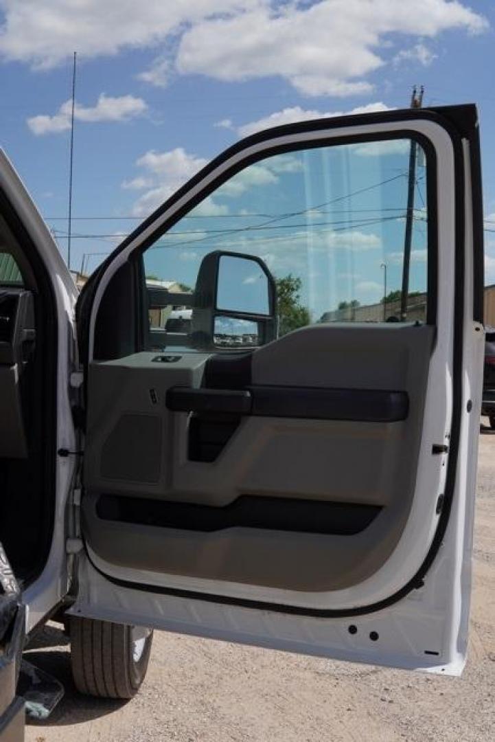2021 Oxford White /Medium Earth Gray Ford F-450SD XL (1FDUF4GT7MD) with an Power Stroke 6.7L V8 DI 32V OHV Turbodiesel engine, Automatic transmission, located at 1105 E Mulberry, Kaufman, TX, 75142, (972) 962-2151, 32.589550, -96.300926 - Oxford White 2021 Ford F-450SD 2D Standard Cab XL DRW RWD 10-Speed Automatic Power Stroke 6.7L V8 DI 32V OHV Turbodiesel<br><br><br>Recent Arrival!<br><br><br>Please call Paul Murrey Ford Inc. In Kaufman Texas A Family Dealership Since 1952 Serving the Dallas Fort Worth and East Texas areas for over - Photo#39