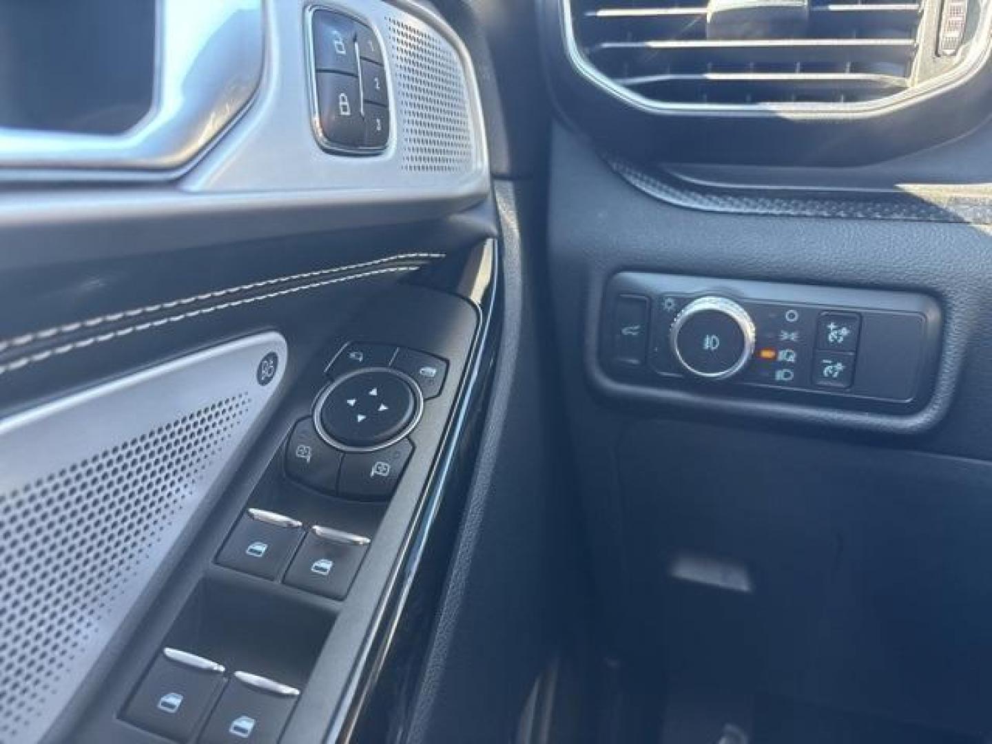 2021 White /Ebony With Light Slate Uppers Ford Explorer ST (1FM5K8GC2MG) with an 3.0L EcoBoost V6 engine, Automatic transmission, located at 1105 E Mulberry, Kaufman, TX, 75142, (972) 962-2151, 32.589550, -96.300926 - White 2021 Ford Explorer 4D Sport Utility ST 4WD 10-Speed Automatic 3.0L EcoBoost V6 4WD.<br><br><br>Please call Paul Murrey Ford Inc. In Kaufman Texas A Family Dealership Since 1952 Serving the Dallas Fort Worth and East Texas areas for over 70 years. Please call 972-962-2151 www.murreyford.com www - Photo#26