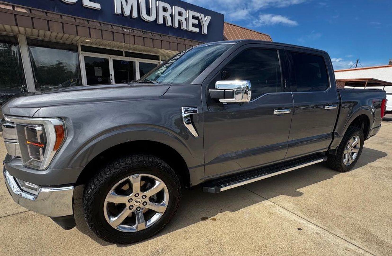 2021 Gray Metallic /Black Ford F-150 Lariat (1FTFW1E85MK) with an 3.5L V6 EcoBoost engine, Automatic transmission, located at 1105 E Mulberry, Kaufman, TX, 75142, (972) 962-2151, 32.589550, -96.300926 - Gray Metallic 2021 Ford F-150 4D SuperCrew Lariat 4WD 10-Speed Automatic 3.5L V6 EcoBoost 4WD. Priced below KBB Fair Purchase Price!<br><br><br>Awards:<br> * NACTOY 2021 North American Truck of the Year<br>Please call Paul Murrey Ford Inc. In Kaufman Texas A Family Dealership Since 1952 Serving the - Photo#1