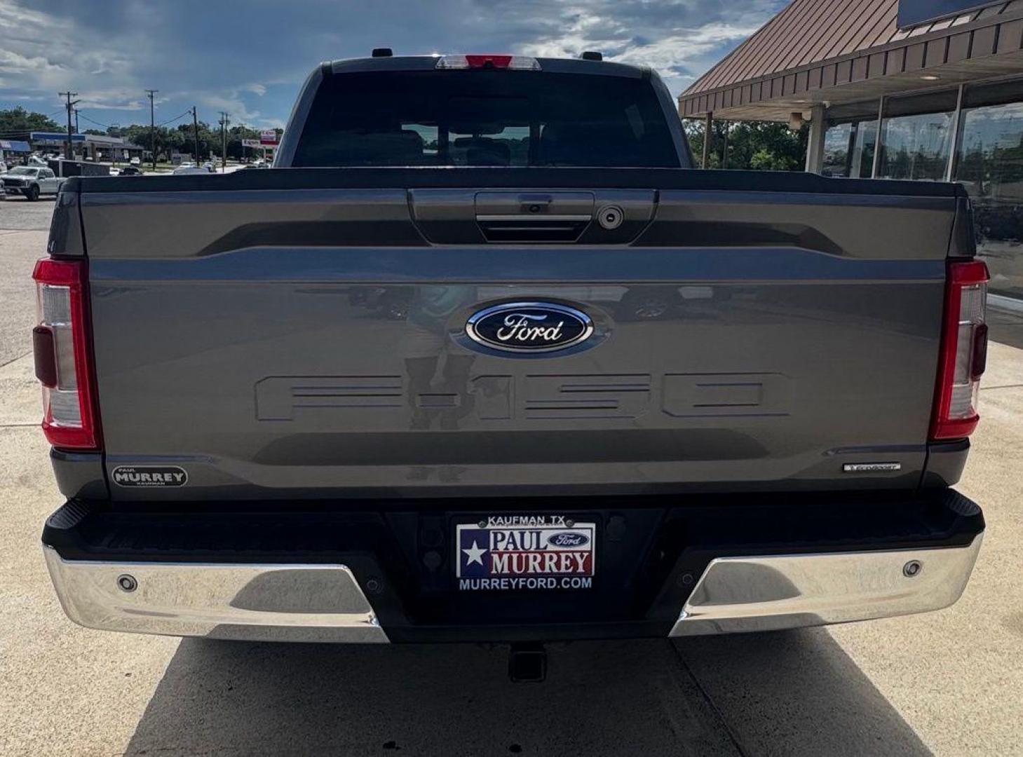 2021 Gray Metallic /Black Ford F-150 Lariat (1FTFW1E85MK) with an 3.5L V6 EcoBoost engine, Automatic transmission, located at 1105 E Mulberry, Kaufman, TX, 75142, (972) 962-2151, 32.589550, -96.300926 - Gray Metallic 2021 Ford F-150 4D SuperCrew Lariat 4WD 10-Speed Automatic 3.5L V6 EcoBoost 4WD. Priced below KBB Fair Purchase Price!<br><br><br>Awards:<br> * NACTOY 2021 North American Truck of the Year<br>Please call Paul Murrey Ford Inc. In Kaufman Texas A Family Dealership Since 1952 Serving the - Photo#4