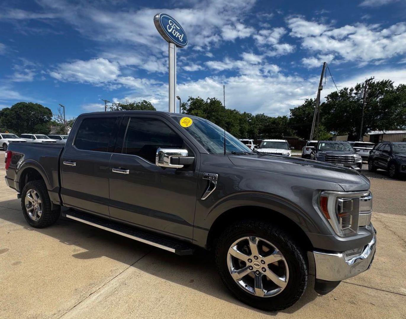 2021 Gray Metallic /Black Ford F-150 Lariat (1FTFW1E85MK) with an 3.5L V6 EcoBoost engine, Automatic transmission, located at 1105 E Mulberry, Kaufman, TX, 75142, (972) 962-2151, 32.589550, -96.300926 - Gray Metallic 2021 Ford F-150 4D SuperCrew Lariat 4WD 10-Speed Automatic 3.5L V6 EcoBoost 4WD. Priced below KBB Fair Purchase Price!<br><br><br>Awards:<br> * NACTOY 2021 North American Truck of the Year<br>Please call Paul Murrey Ford Inc. In Kaufman Texas A Family Dealership Since 1952 Serving the - Photo#9