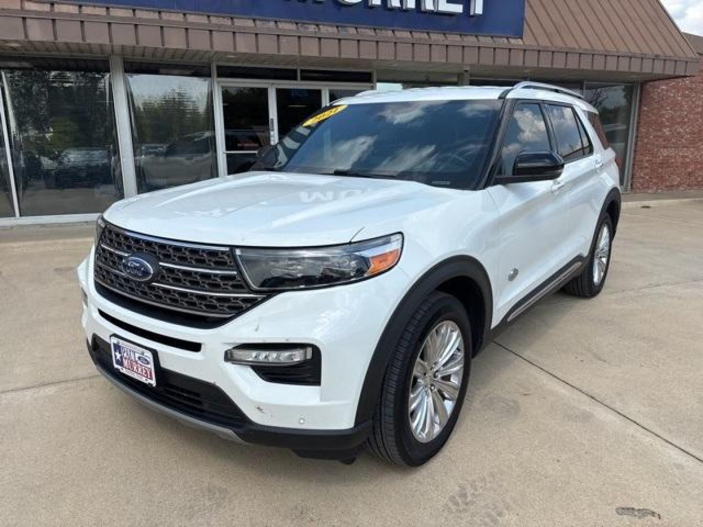 2021 White /Java Ford Explorer King Ranch (1FM5K8LC8MG) with an 3.0L EcoBoost V6 engine, Automatic transmission, located at 1105 E Mulberry, Kaufman, TX, 75142, (972) 962-2151, 32.589550, -96.300926 - White 2021 Ford Explorer 4D Sport Utility King Ranch 4WD 10-Speed Automatic 3.0L EcoBoost V6 4WD.<br><br><br>Please call Paul Murrey Ford Inc. In Kaufman Texas A Family Dealership Since 1952 Serving the Dallas Fort Worth and East Texas areas for over 70 years. Please call 972-962-2151 www.murreyford - Photo#1