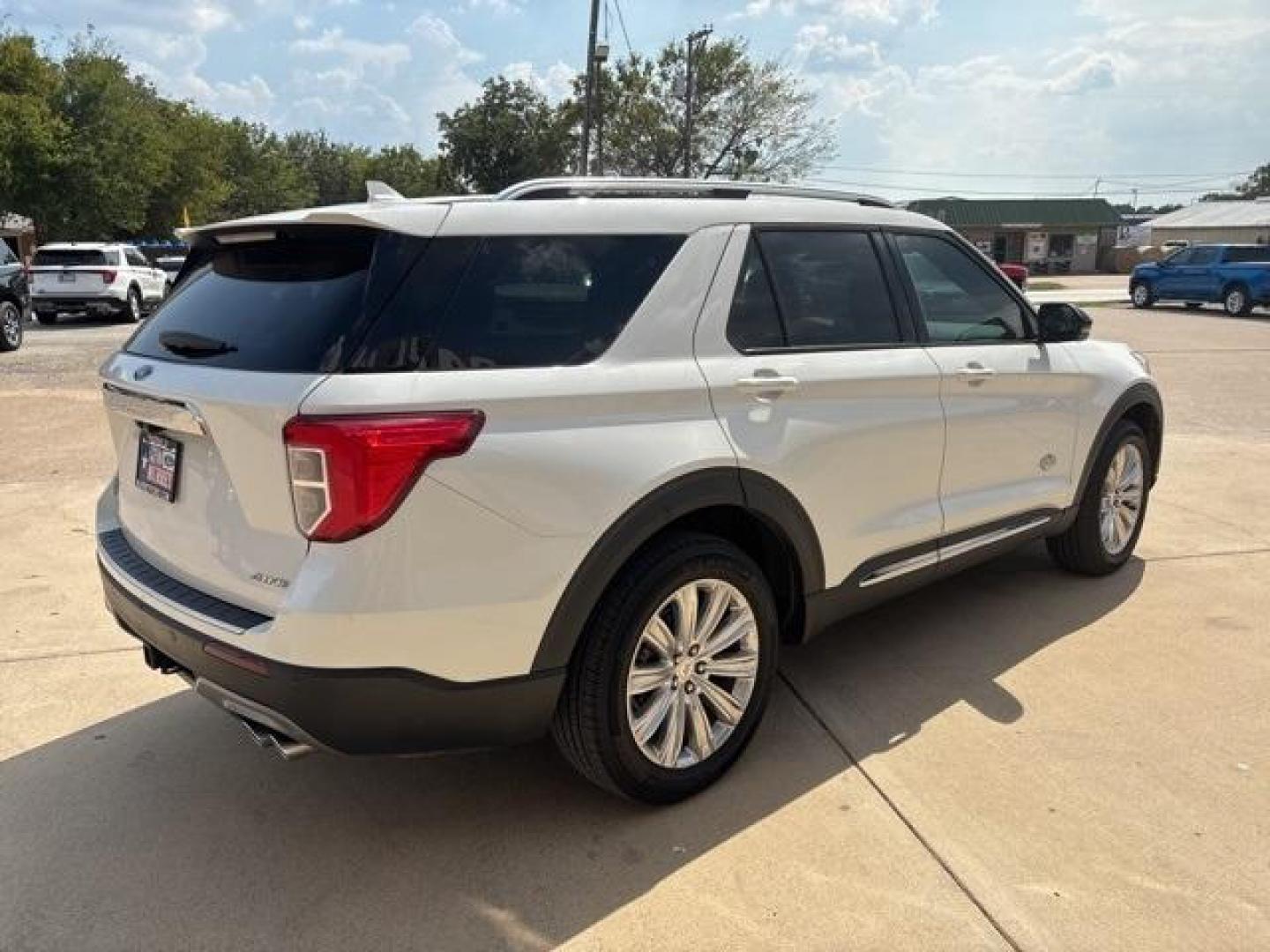 2021 White /Java Ford Explorer King Ranch (1FM5K8LC8MG) with an 3.0L EcoBoost V6 engine, Automatic transmission, located at 1105 E Mulberry, Kaufman, TX, 75142, (972) 962-2151, 32.589550, -96.300926 - White 2021 Ford Explorer 4D Sport Utility King Ranch 4WD 10-Speed Automatic 3.0L EcoBoost V6 4WD.<br><br><br>Please call Paul Murrey Ford Inc. In Kaufman Texas A Family Dealership Since 1952 Serving the Dallas Fort Worth and East Texas areas for over 70 years. Please call 972-962-2151 www.murreyford - Photo#4