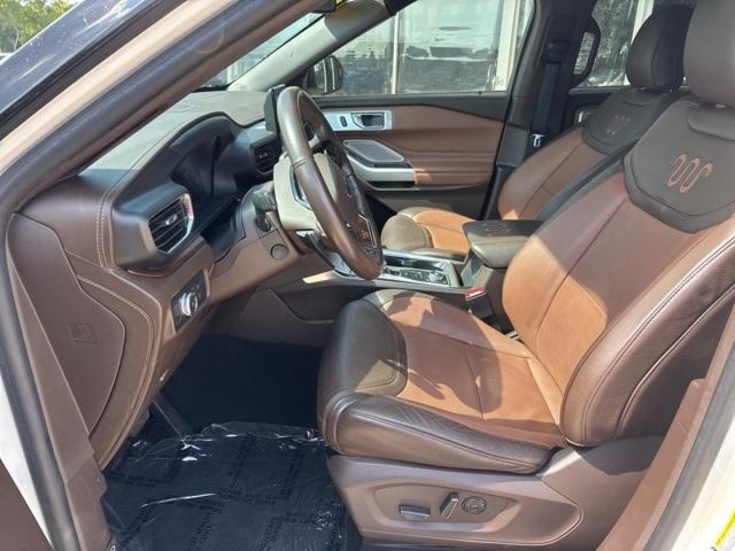 2021 White /Java Ford Explorer King Ranch (1FM5K8LC8MG) with an 3.0L EcoBoost V6 engine, Automatic transmission, located at 1105 E Mulberry, Kaufman, TX, 75142, (972) 962-2151, 32.589550, -96.300926 - White 2021 Ford Explorer 4D Sport Utility King Ranch 4WD 10-Speed Automatic 3.0L EcoBoost V6 4WD.<br><br><br>Please call Paul Murrey Ford Inc. In Kaufman Texas A Family Dealership Since 1952 Serving the Dallas Fort Worth and East Texas areas for over 70 years. Please call 972-962-2151 www.murreyford - Photo#9