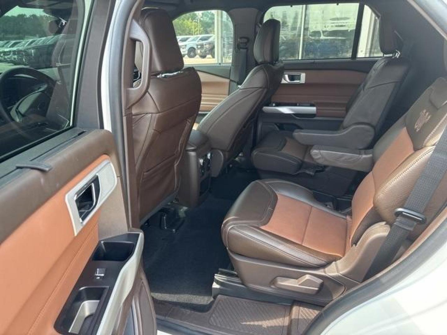 2021 White /Java Ford Explorer King Ranch (1FM5K8LC8MG) with an 3.0L EcoBoost V6 engine, Automatic transmission, located at 1105 E Mulberry, Kaufman, TX, 75142, (972) 962-2151, 32.589550, -96.300926 - White 2021 Ford Explorer 4D Sport Utility King Ranch 4WD 10-Speed Automatic 3.0L EcoBoost V6 4WD.<br><br><br>Please call Paul Murrey Ford Inc. In Kaufman Texas A Family Dealership Since 1952 Serving the Dallas Fort Worth and East Texas areas for over 70 years. Please call 972-962-2151 www.murreyford - Photo#12