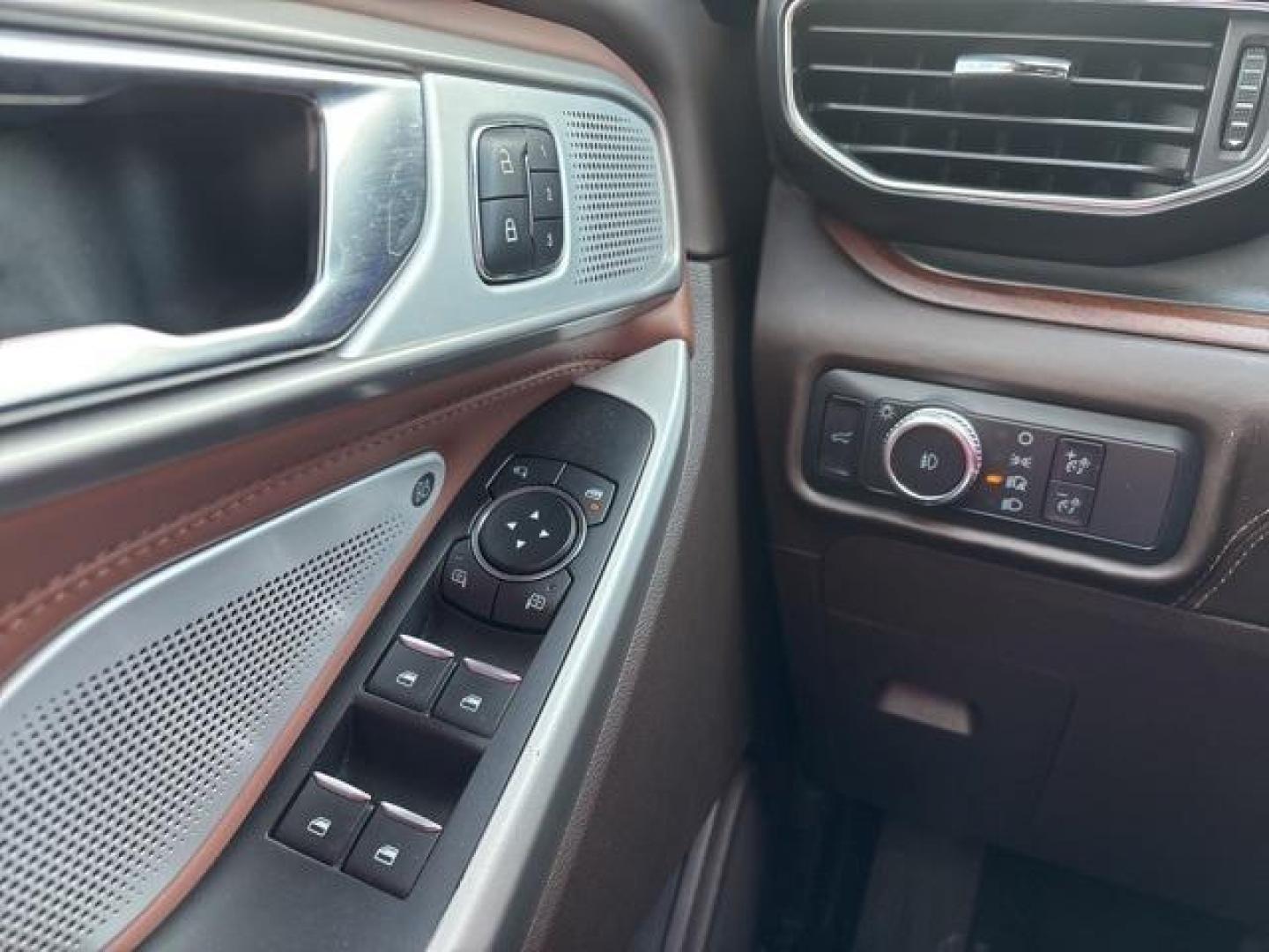 2021 White /Java Ford Explorer King Ranch (1FM5K8LC8MG) with an 3.0L EcoBoost V6 engine, Automatic transmission, located at 1105 E Mulberry, Kaufman, TX, 75142, (972) 962-2151, 32.589550, -96.300926 - White 2021 Ford Explorer 4D Sport Utility King Ranch 4WD 10-Speed Automatic 3.0L EcoBoost V6 4WD.<br><br><br>Please call Paul Murrey Ford Inc. In Kaufman Texas A Family Dealership Since 1952 Serving the Dallas Fort Worth and East Texas areas for over 70 years. Please call 972-962-2151 www.murreyford - Photo#25