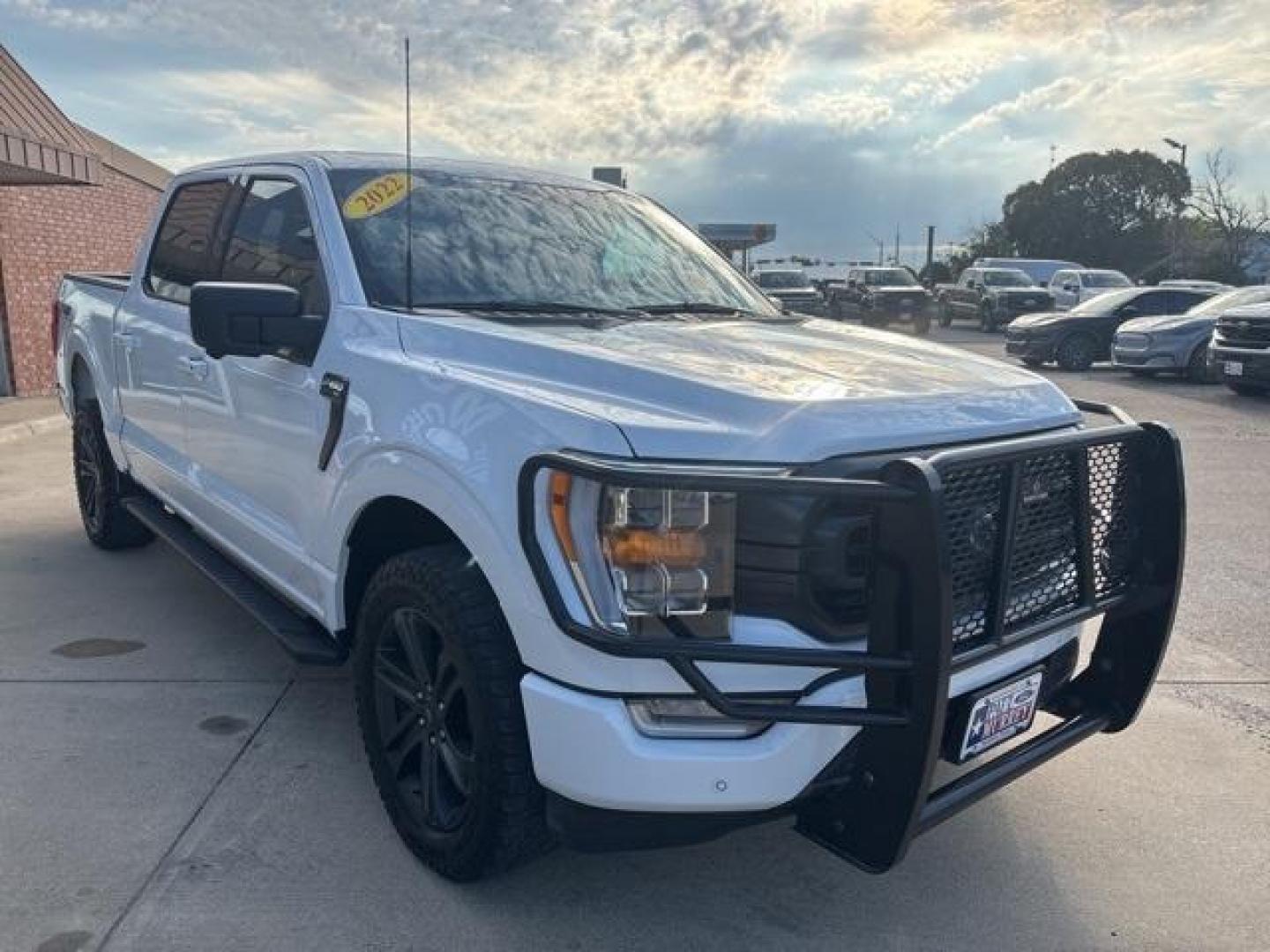 2022 Oxford White /Black Ford F-150 XLT (1FTFW1E59NK) with an 5.0L V8 engine, Automatic transmission, located at 1105 E Mulberry, Kaufman, TX, 75142, (972) 962-2151, 32.589550, -96.300926 - Photo#5