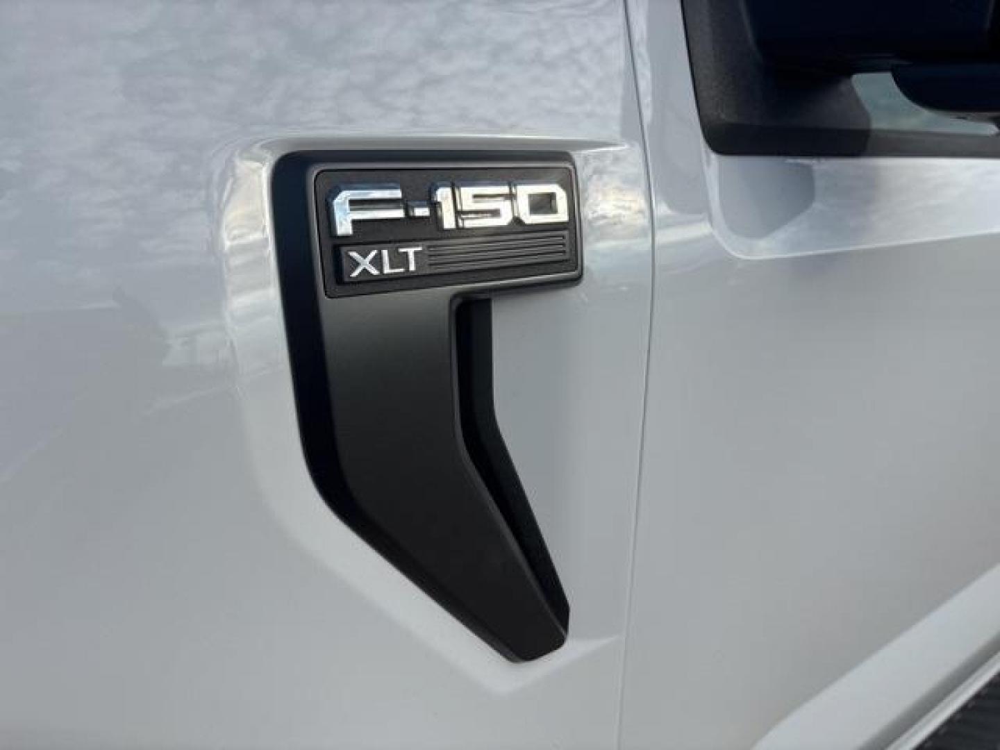 2022 Oxford White /Black Ford F-150 XLT (1FTFW1E59NK) with an 5.0L V8 engine, Automatic transmission, located at 1105 E Mulberry, Kaufman, TX, 75142, (972) 962-2151, 32.589550, -96.300926 - Photo#7