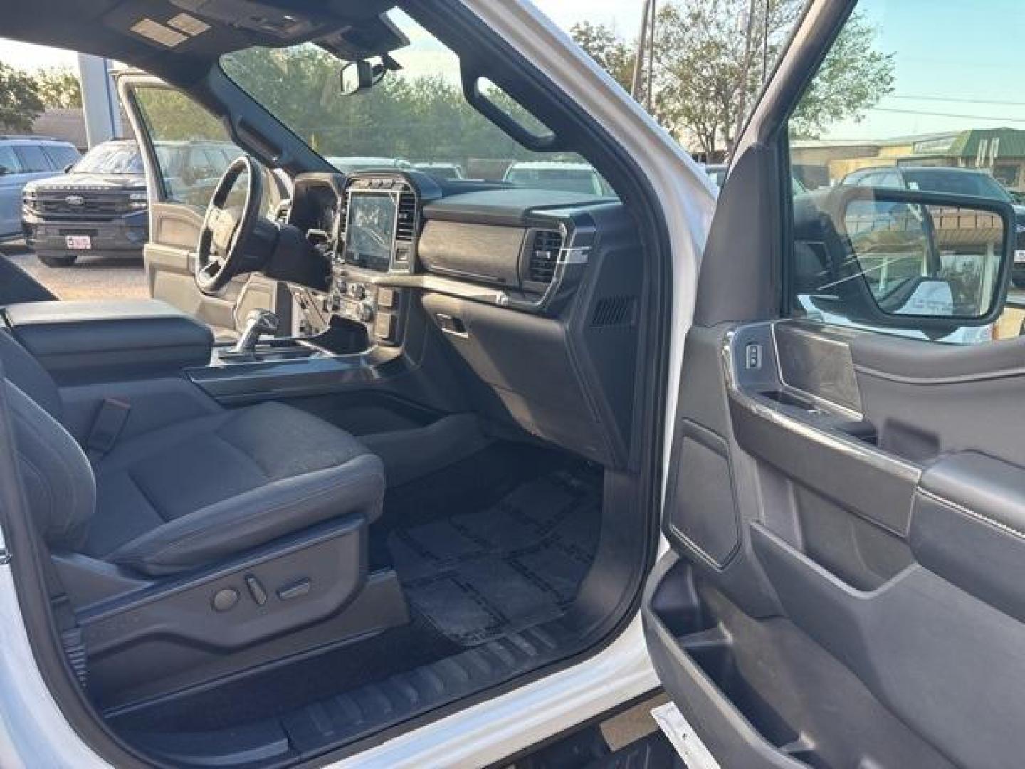 2022 Oxford White /Black Ford F-150 XLT (1FTFW1E59NK) with an 5.0L V8 engine, Automatic transmission, located at 1105 E Mulberry, Kaufman, TX, 75142, (972) 962-2151, 32.589550, -96.300926 - Photo#13