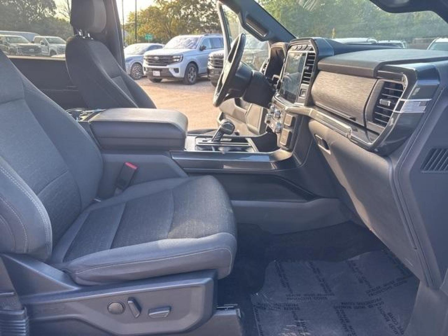 2022 Oxford White /Black Ford F-150 XLT (1FTFW1E59NK) with an 5.0L V8 engine, Automatic transmission, located at 1105 E Mulberry, Kaufman, TX, 75142, (972) 962-2151, 32.589550, -96.300926 - Photo#14