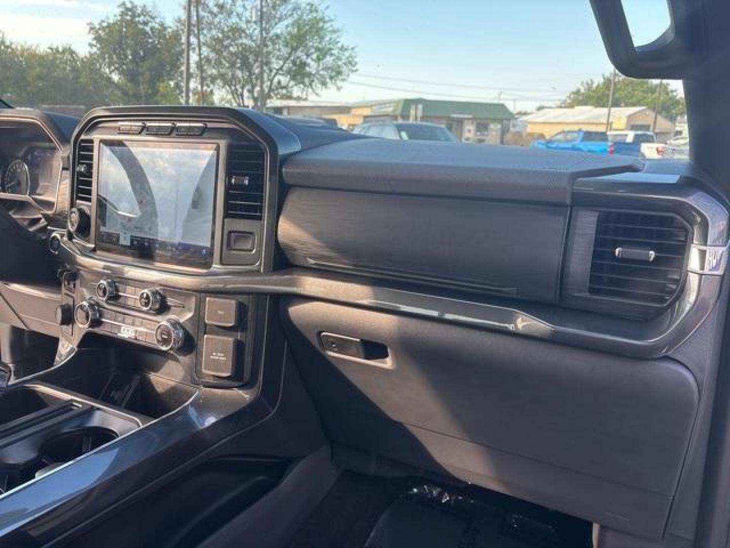 2022 Oxford White /Black Ford F-150 XLT (1FTFW1E59NK) with an 5.0L V8 engine, Automatic transmission, located at 1105 E Mulberry, Kaufman, TX, 75142, (972) 962-2151, 32.589550, -96.300926 - Photo#15