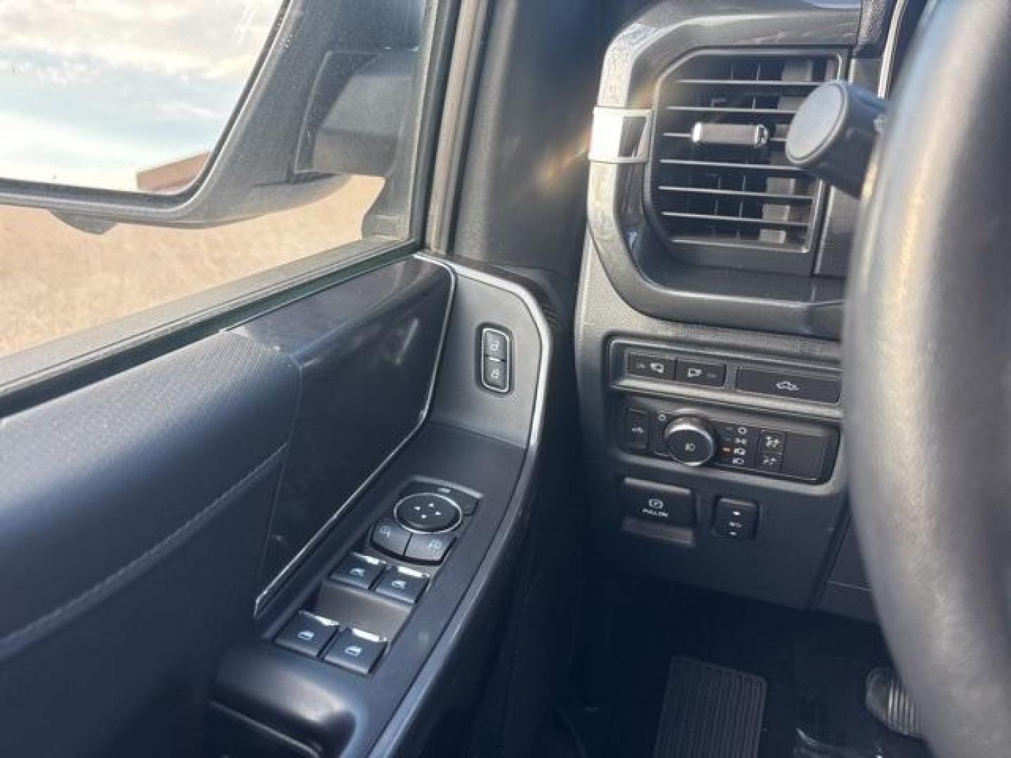 2022 Oxford White /Black Ford F-150 XLT (1FTFW1E59NK) with an 5.0L V8 engine, Automatic transmission, located at 1105 E Mulberry, Kaufman, TX, 75142, (972) 962-2151, 32.589550, -96.300926 - Photo#20