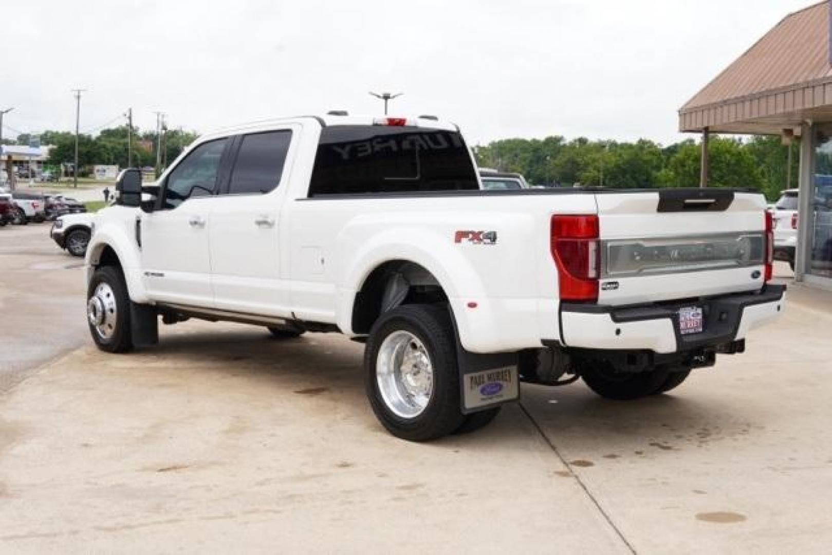 2022 White Metallic /Navy Pier/Light Slate Ford F-450SD Limited (1FT8W4DT7NE) with an Power Stroke 6.7L V8 DI 32V OHV Turbodiesel engine, Automatic transmission, located at 1105 E Mulberry, Kaufman, TX, 75142, (972) 962-2151, 32.589550, -96.300926 - Photo#2