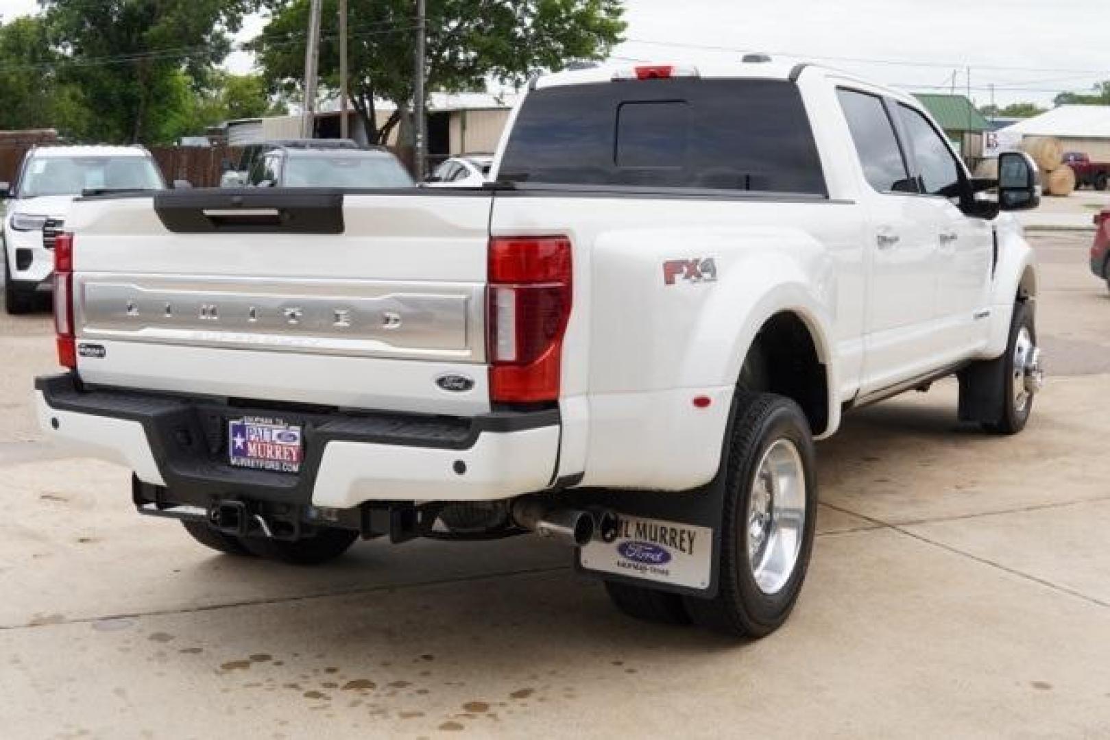 2022 White Metallic /Navy Pier/Light Slate Ford F-450SD Limited (1FT8W4DT7NE) with an Power Stroke 6.7L V8 DI 32V OHV Turbodiesel engine, Automatic transmission, located at 1105 E Mulberry, Kaufman, TX, 75142, (972) 962-2151, 32.589550, -96.300926 - Photo#4