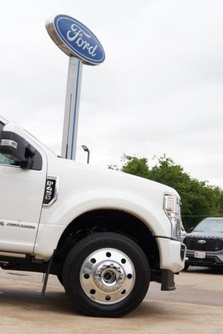 2022 White Metallic /Navy Pier/Light Slate Ford F-450SD Limited (1FT8W4DT7NE) with an Power Stroke 6.7L V8 DI 32V OHV Turbodiesel engine, Automatic transmission, located at 1105 E Mulberry, Kaufman, TX, 75142, (972) 962-2151, 32.589550, -96.300926 - Photo#8