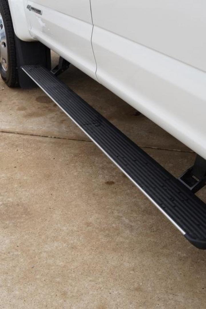 2022 White Metallic /Navy Pier/Light Slate Ford F-450SD Limited (1FT8W4DT7NE) with an Power Stroke 6.7L V8 DI 32V OHV Turbodiesel engine, Automatic transmission, located at 1105 E Mulberry, Kaufman, TX, 75142, (972) 962-2151, 32.589550, -96.300926 - Photo#12
