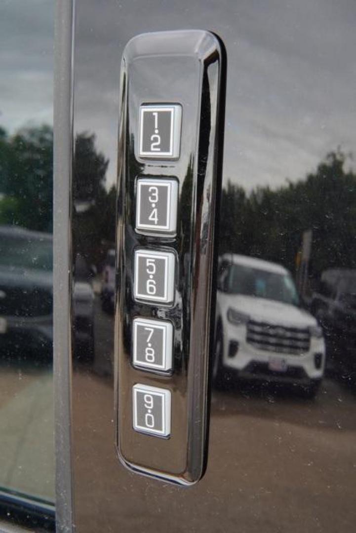 2022 White Metallic /Navy Pier/Light Slate Ford F-450SD Limited (1FT8W4DT7NE) with an Power Stroke 6.7L V8 DI 32V OHV Turbodiesel engine, Automatic transmission, located at 1105 E Mulberry, Kaufman, TX, 75142, (972) 962-2151, 32.589550, -96.300926 - Photo#13