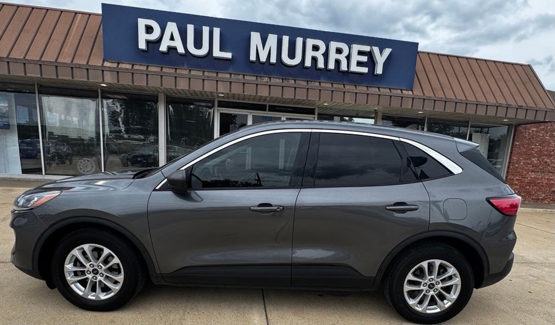 2022 Gray Metallic /Gray Ford Escape SE (1FMCU0G68NU) with an 1.5L EcoBoost engine, Automatic transmission, located at 1105 E Mulberry, Kaufman, TX, 75142, (972) 962-2151, 32.589550, -96.300926- Photo#0