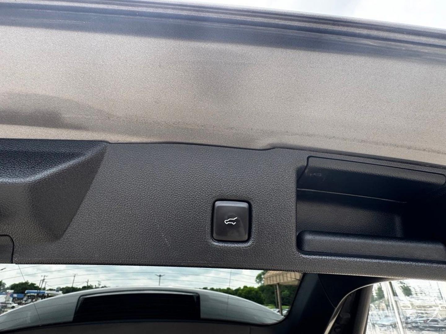 2022 Gray Metallic /Gray Ford Escape SE (1FMCU0G68NU) with an 1.5L EcoBoost engine, Automatic transmission, located at 1105 E Mulberry, Kaufman, TX, 75142, (972) 962-2151, 32.589550, -96.300926- Photo#8